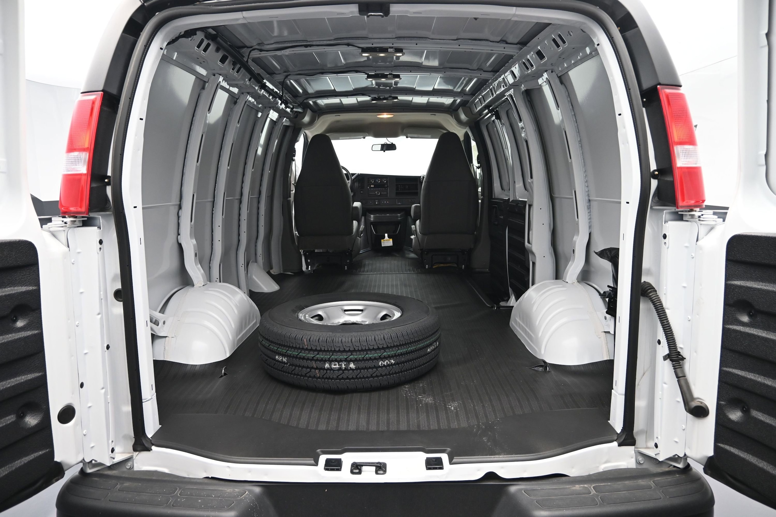 2025 Chevrolet Express Cargo Work Van - Photo 29