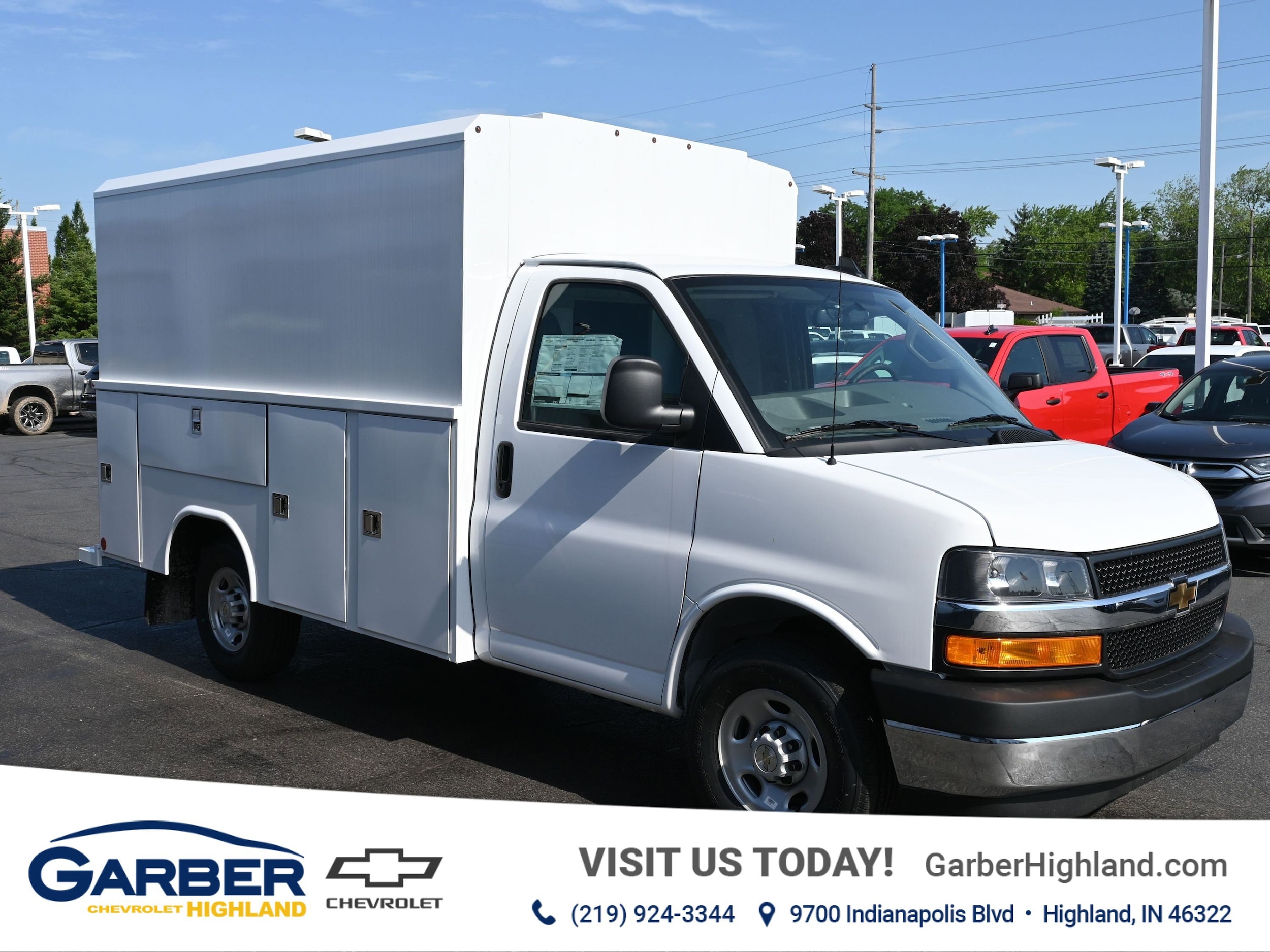 2025 Chevrolet Express Cutaway Base's photo