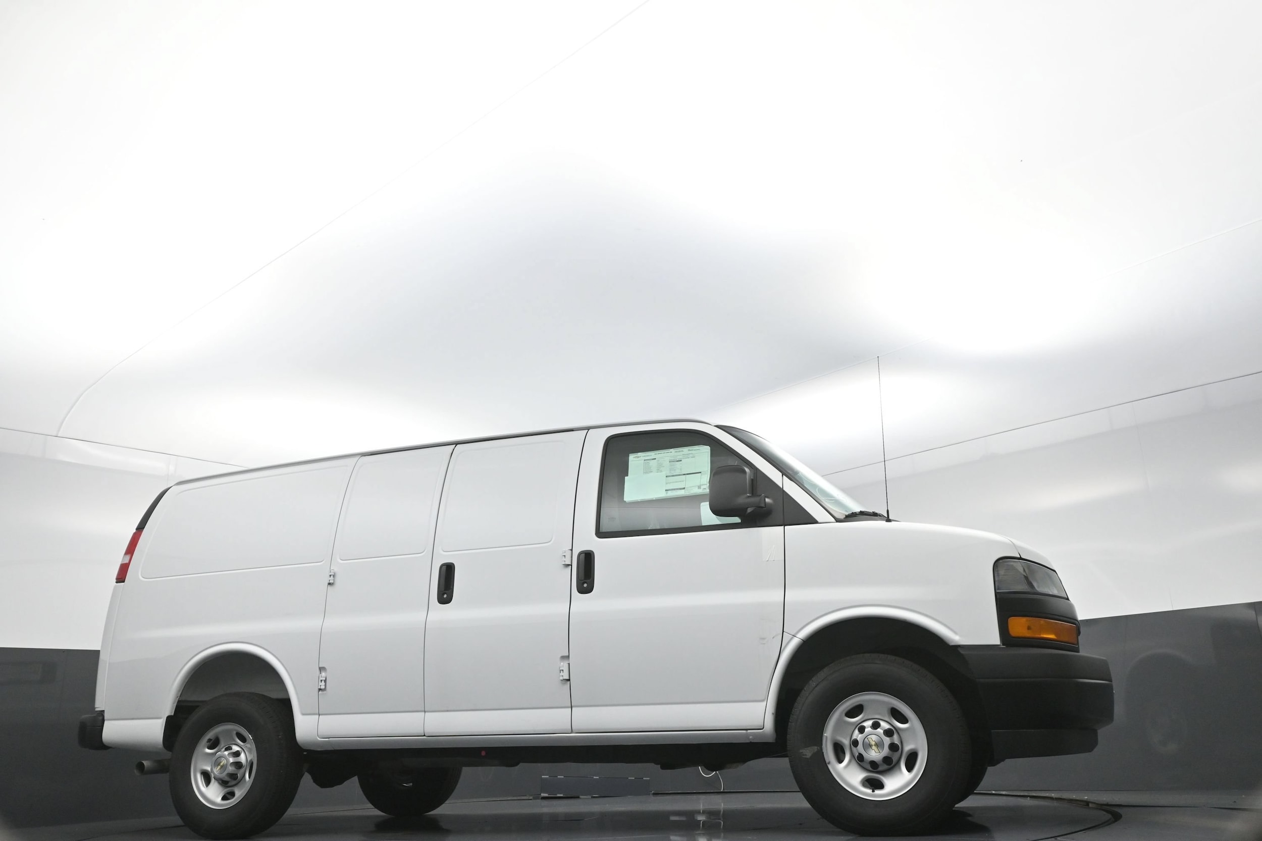 2025 Chevrolet Express Cargo Work Van - Photo 9