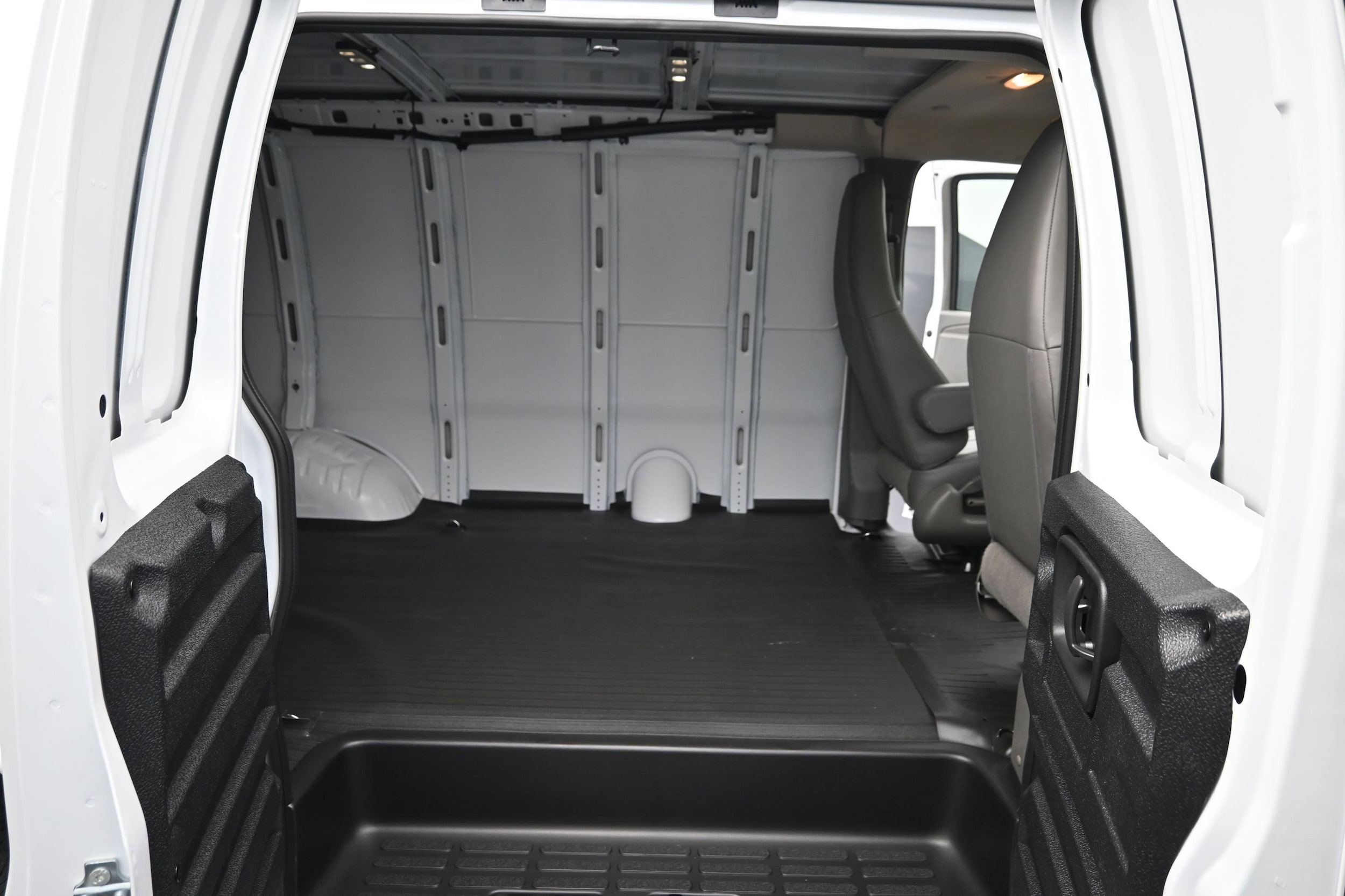 2025 Chevrolet Express Cargo Work Van - Photo 28