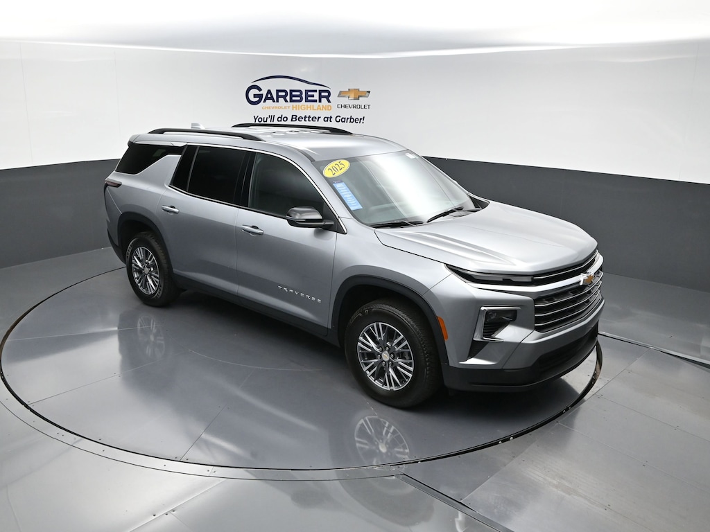 Used 2025 Chevrolet Traverse LT SUV