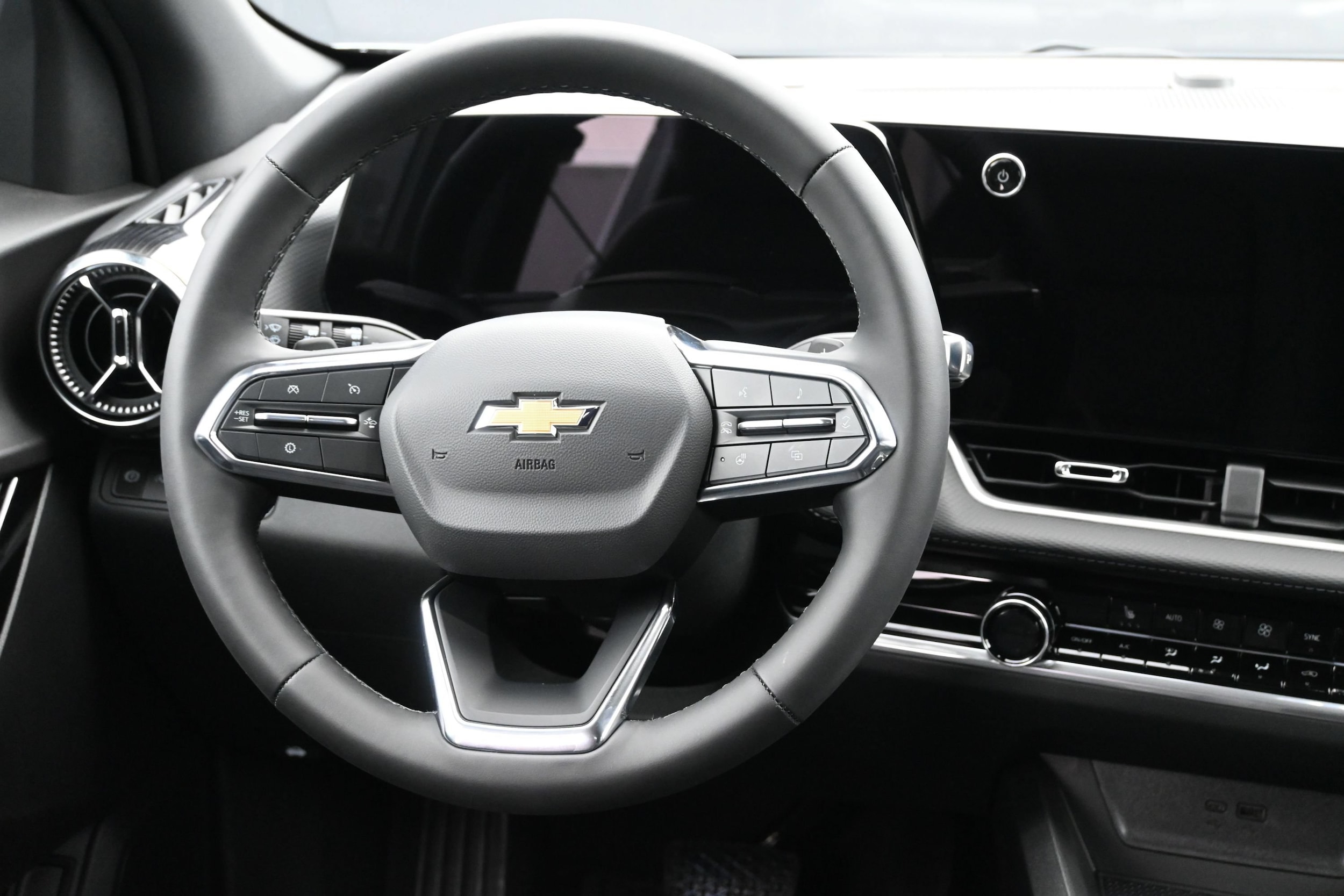 2027 Chevrolet Equinox LT - Photo 16