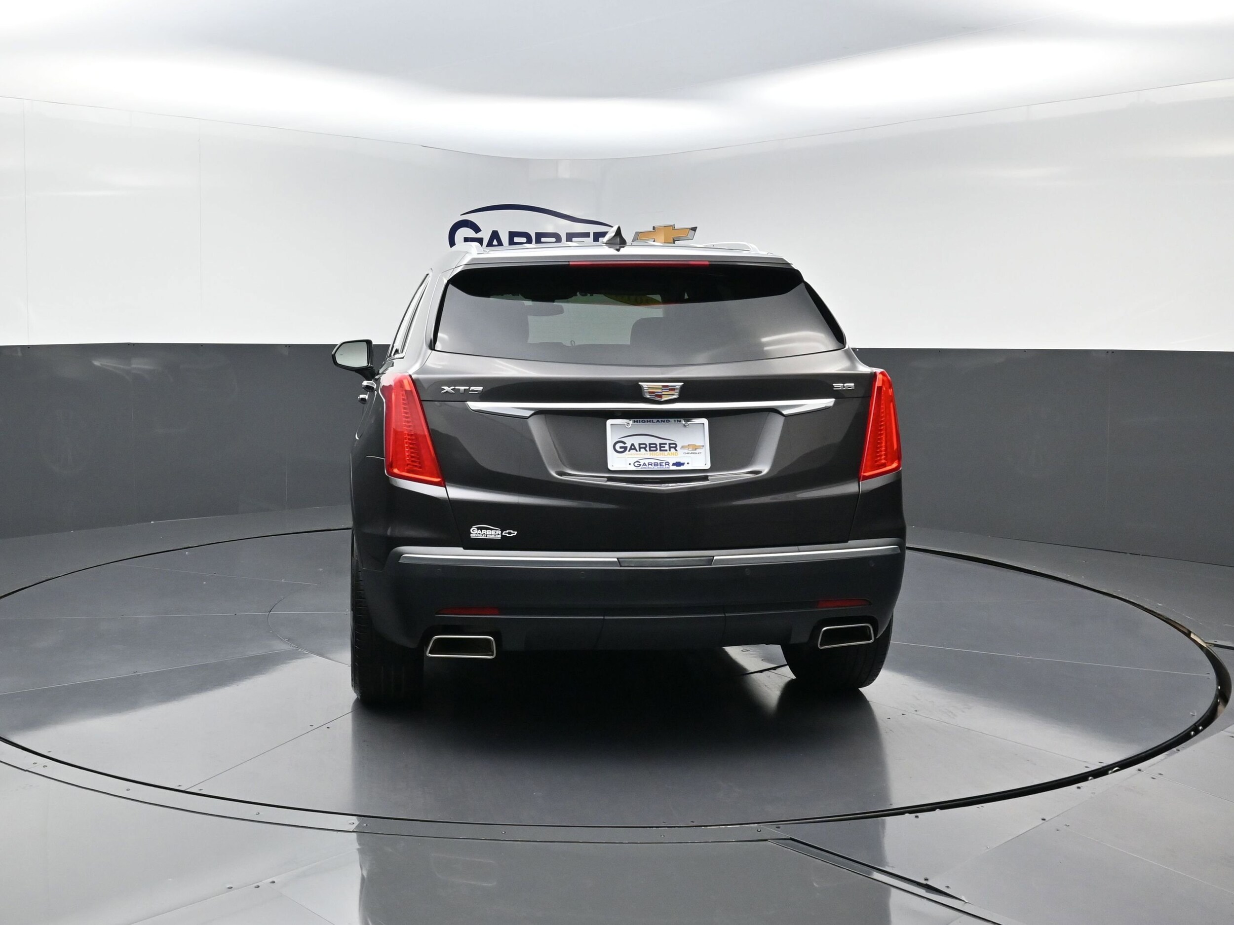 2018 Cadillac XT5 Luxury photo 2