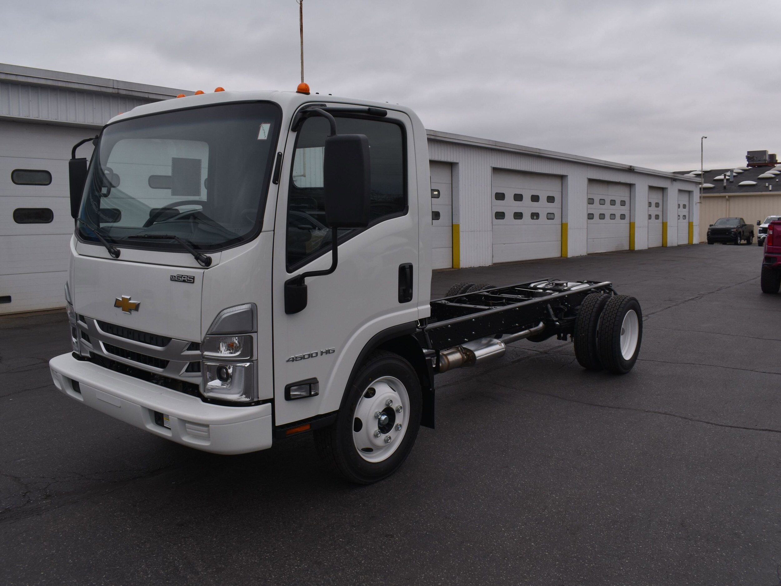 2025 Chevrolet Silverado 4500HD photo 3
