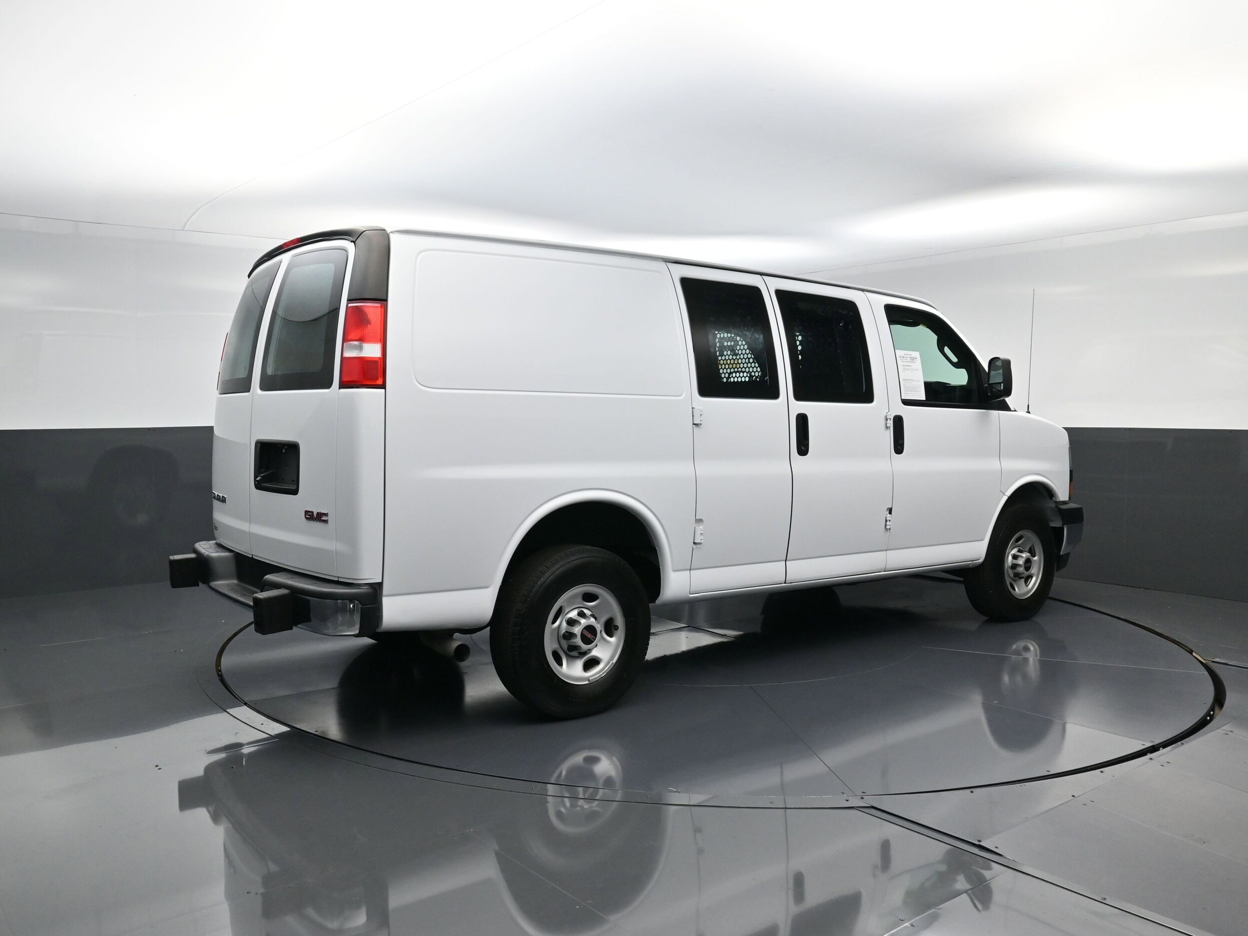 2023 Gmc Savana 2500 Cargo photo 2