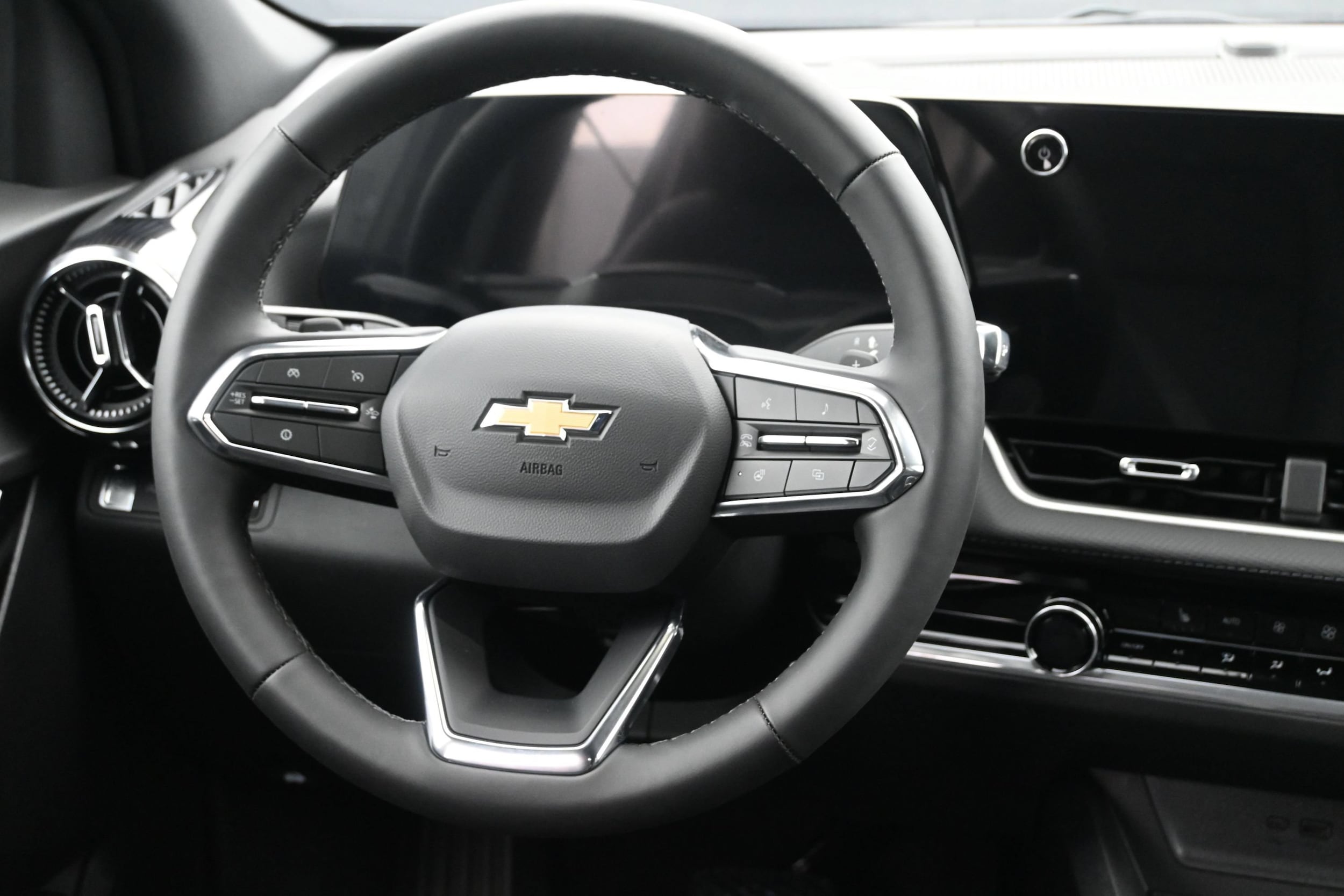 2026 Chevrolet Equinox LT - Photo 17