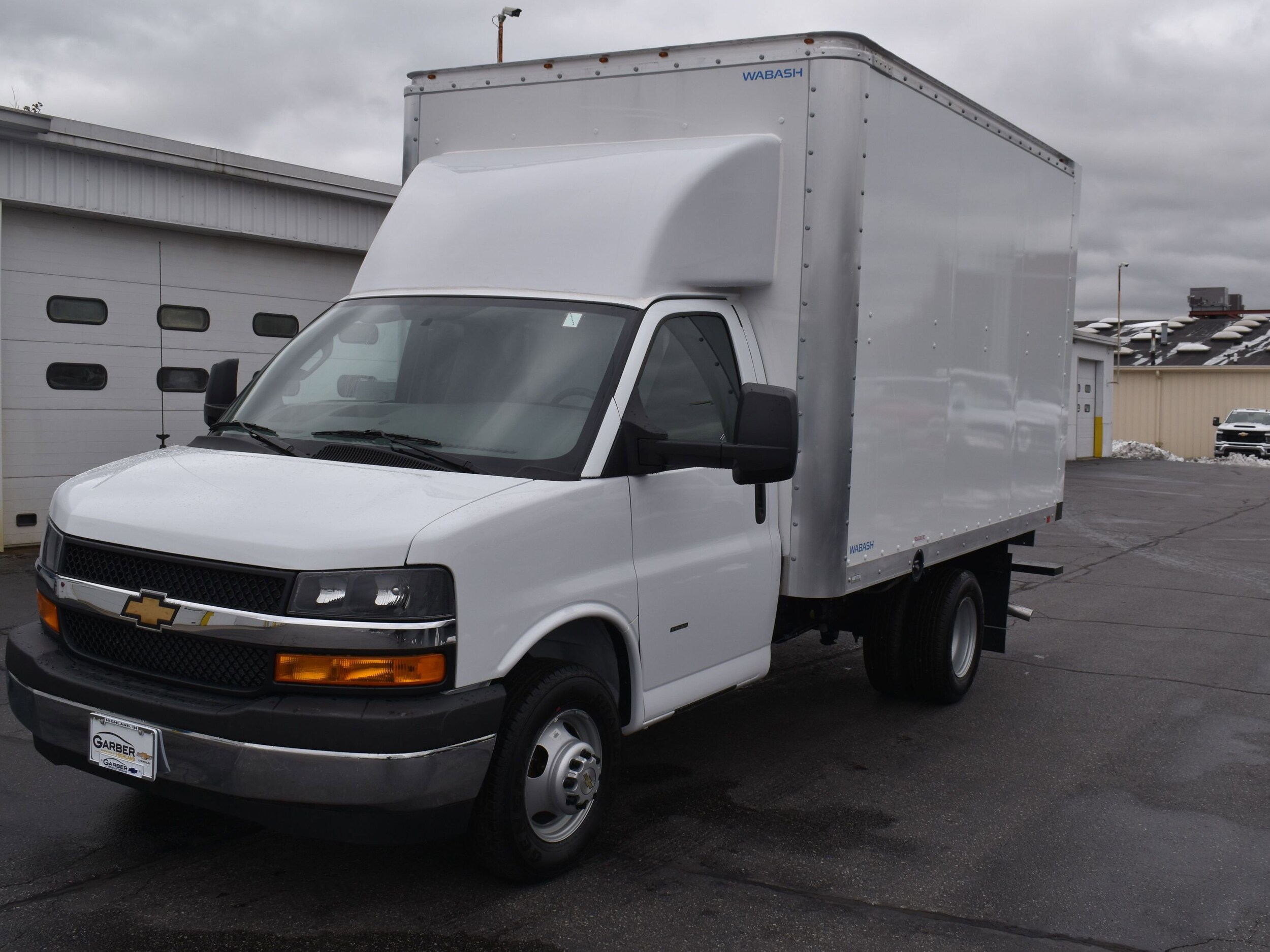 2024 Chevrolet Express Cutaway 3500 photo 3