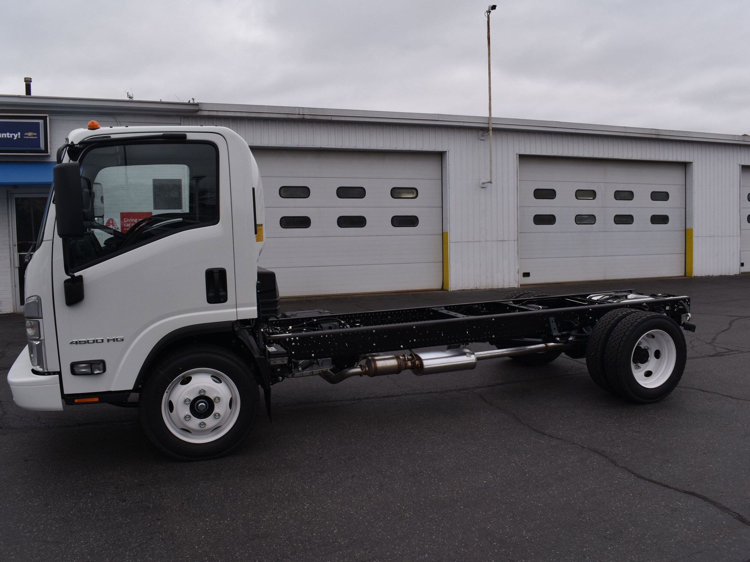 2025 Chevrolet Silverado 4500HD photo 4