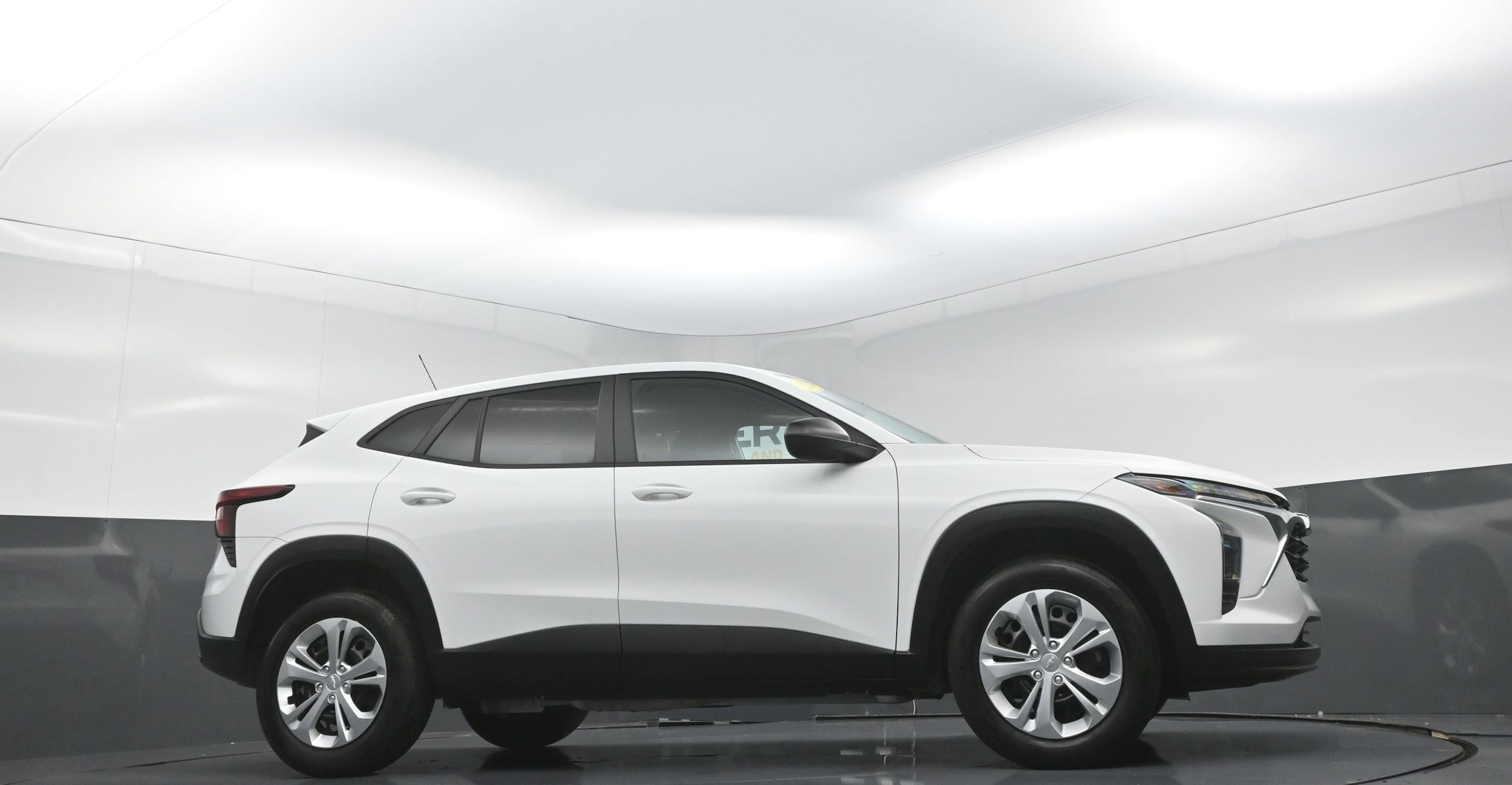 2024 Chevrolet Trax LS - Photo 9