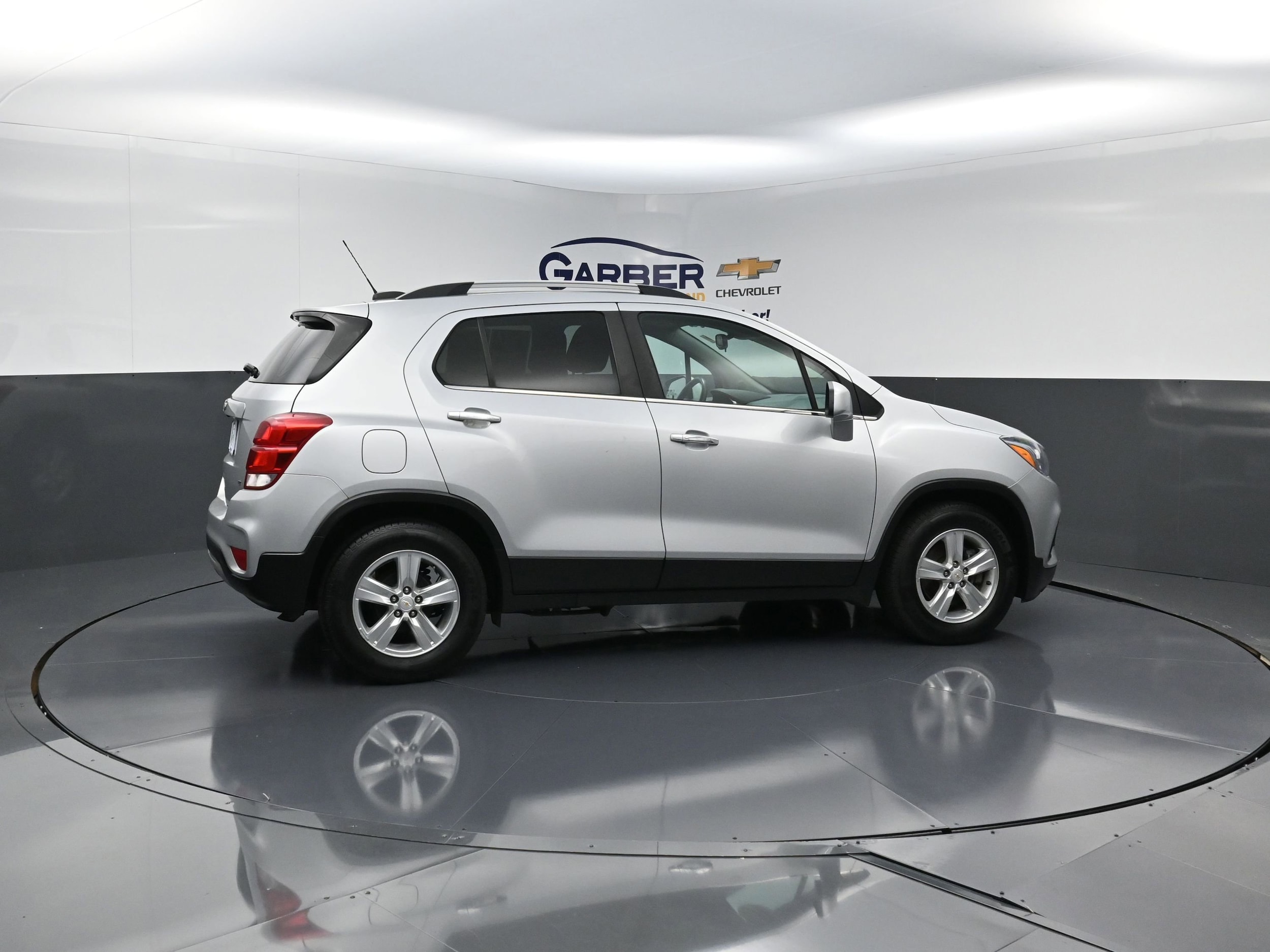 Used 2020 Chevrolet Trax LT with VIN KL7CJLSB2LB012781 for sale in Highland, IN