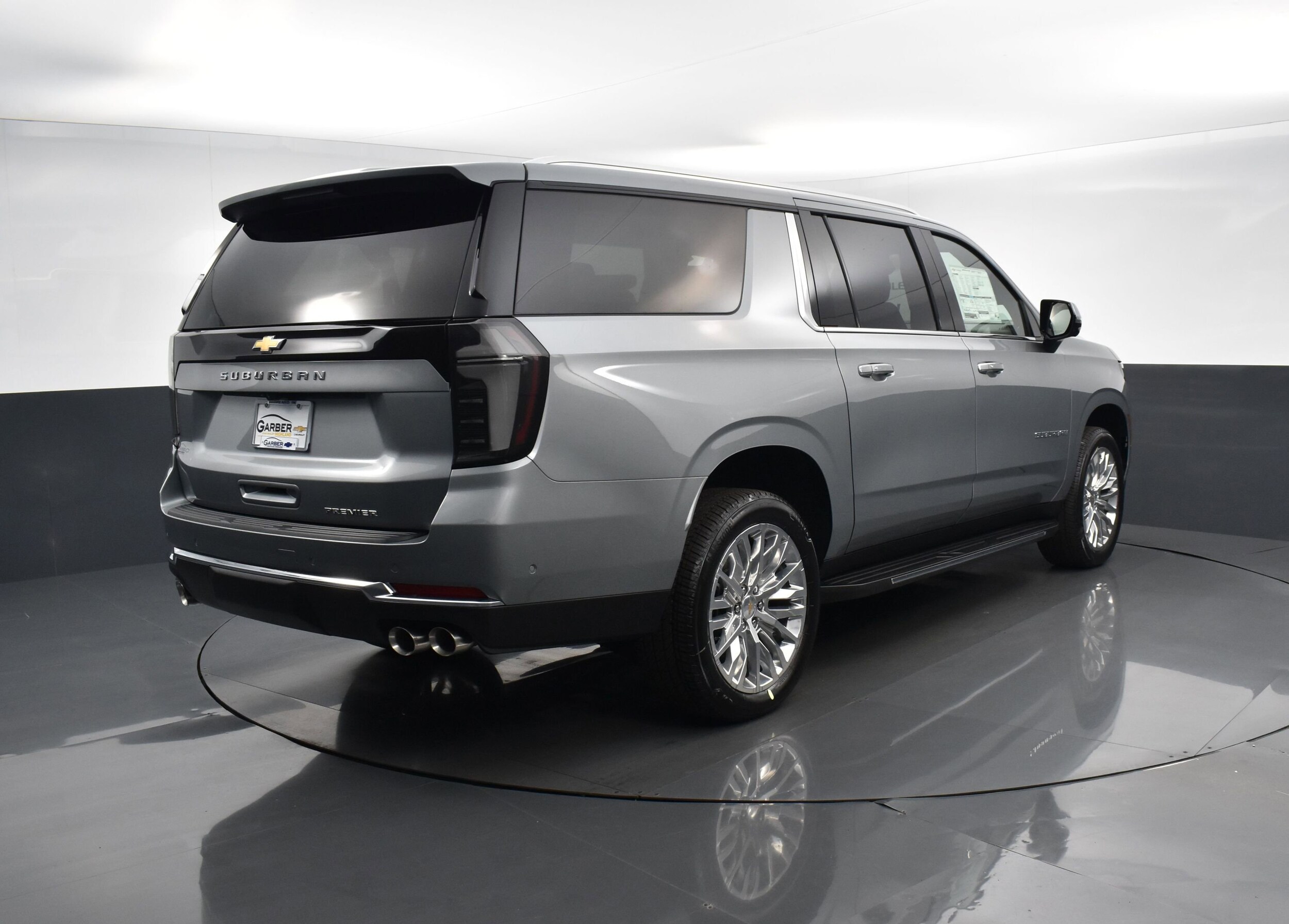 2025 Chevrolet Suburban Premier photo 3