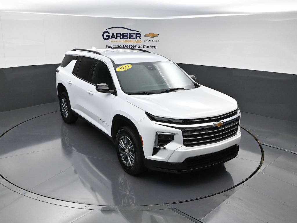 Used 2024 Chevrolet Traverse LT SUV