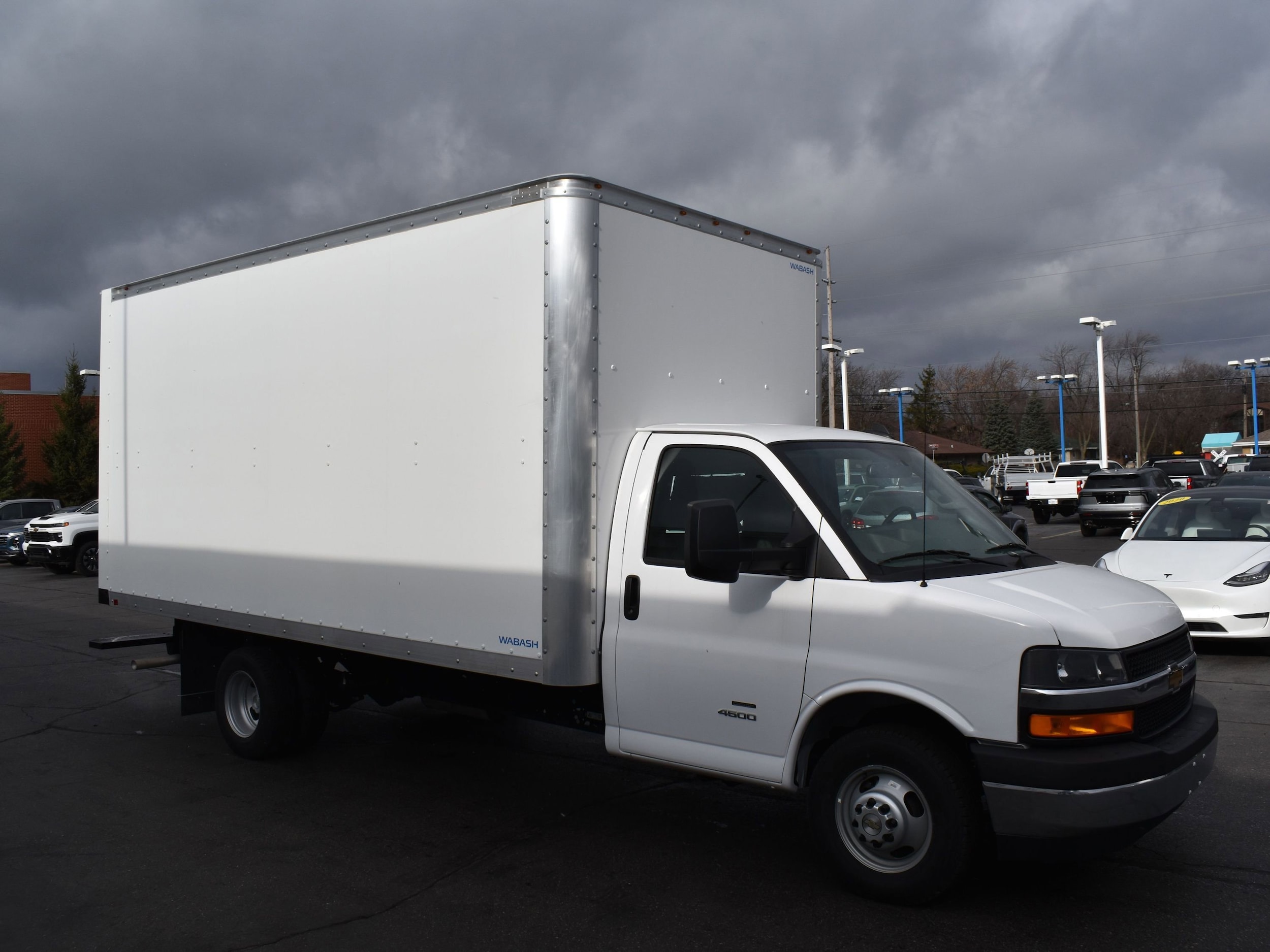 2024 Chevrolet Express Cutaway Base's photo