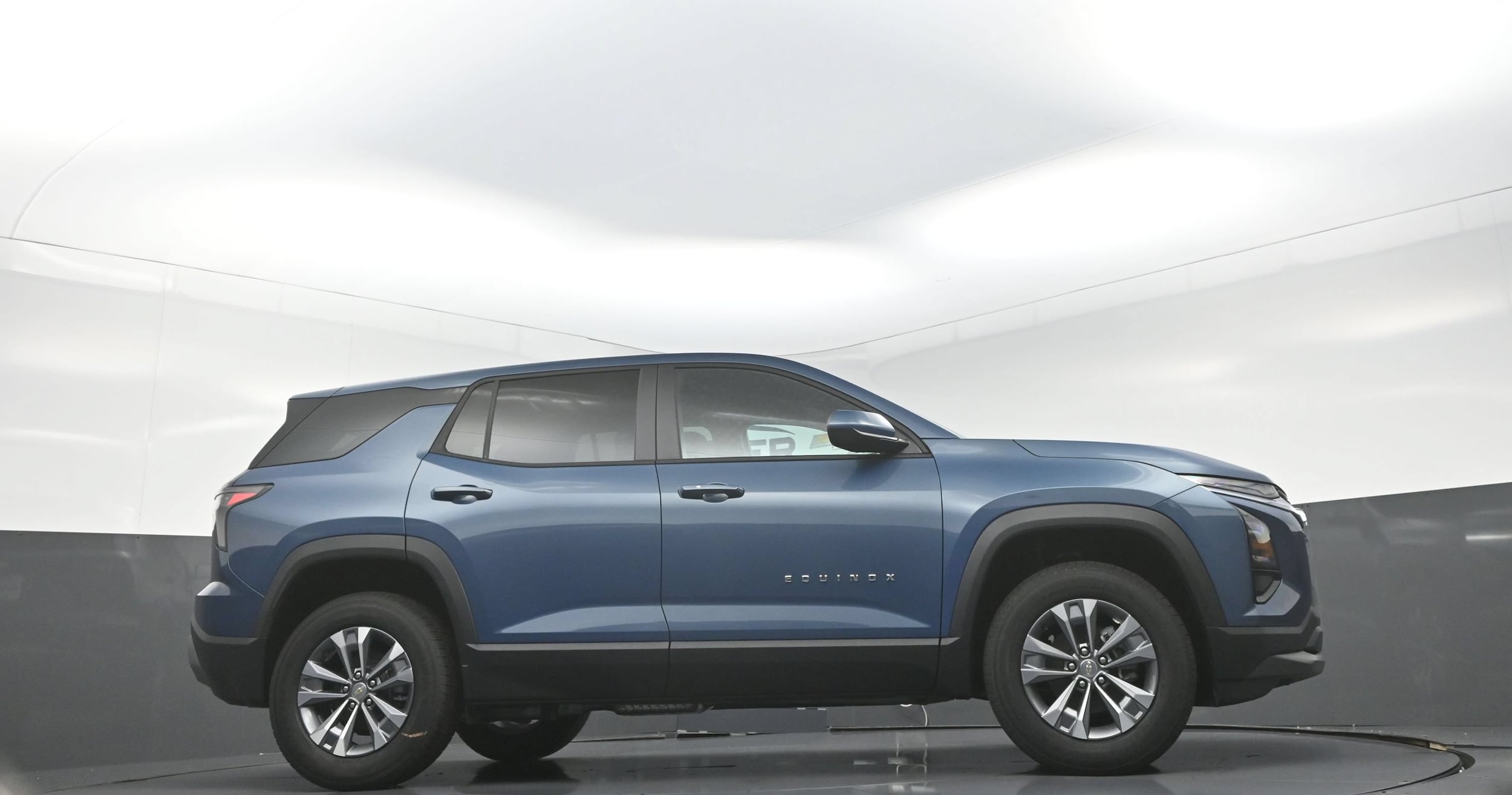 2027 Chevrolet Equinox LT - Photo 9