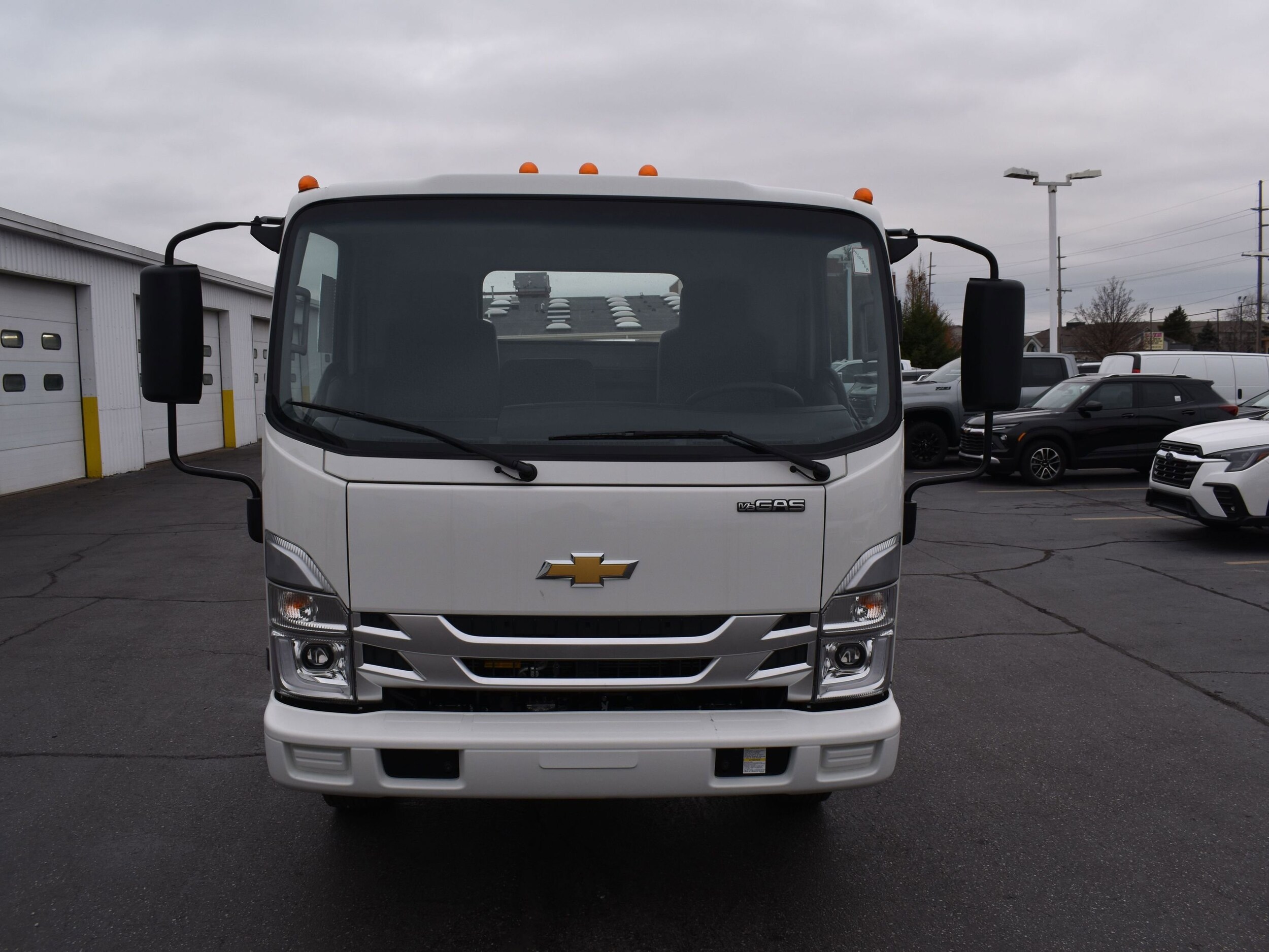 2025 Chevrolet Silverado 4500HD photo 2