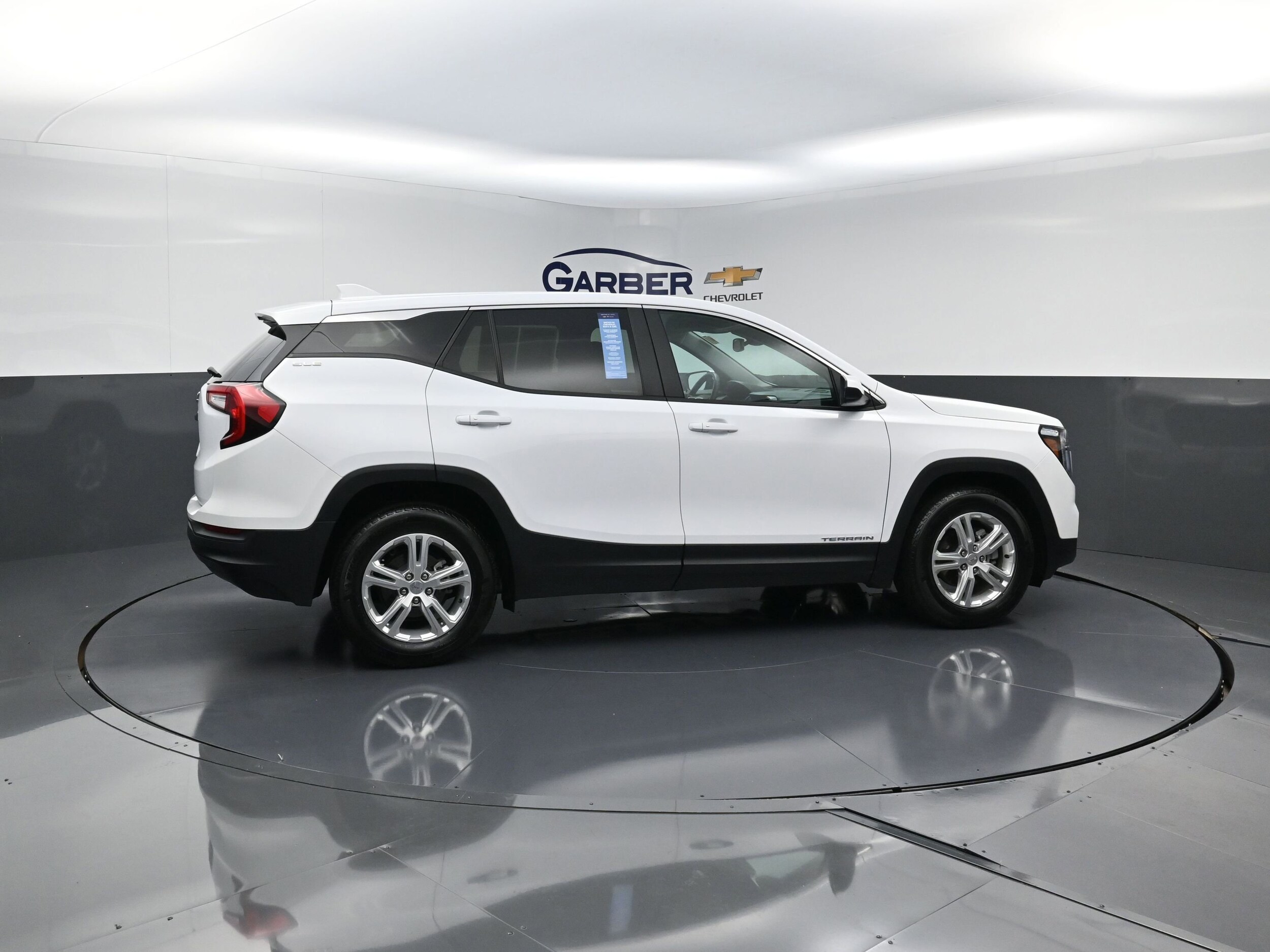 2024 Gmc Terrain SLE photo 2