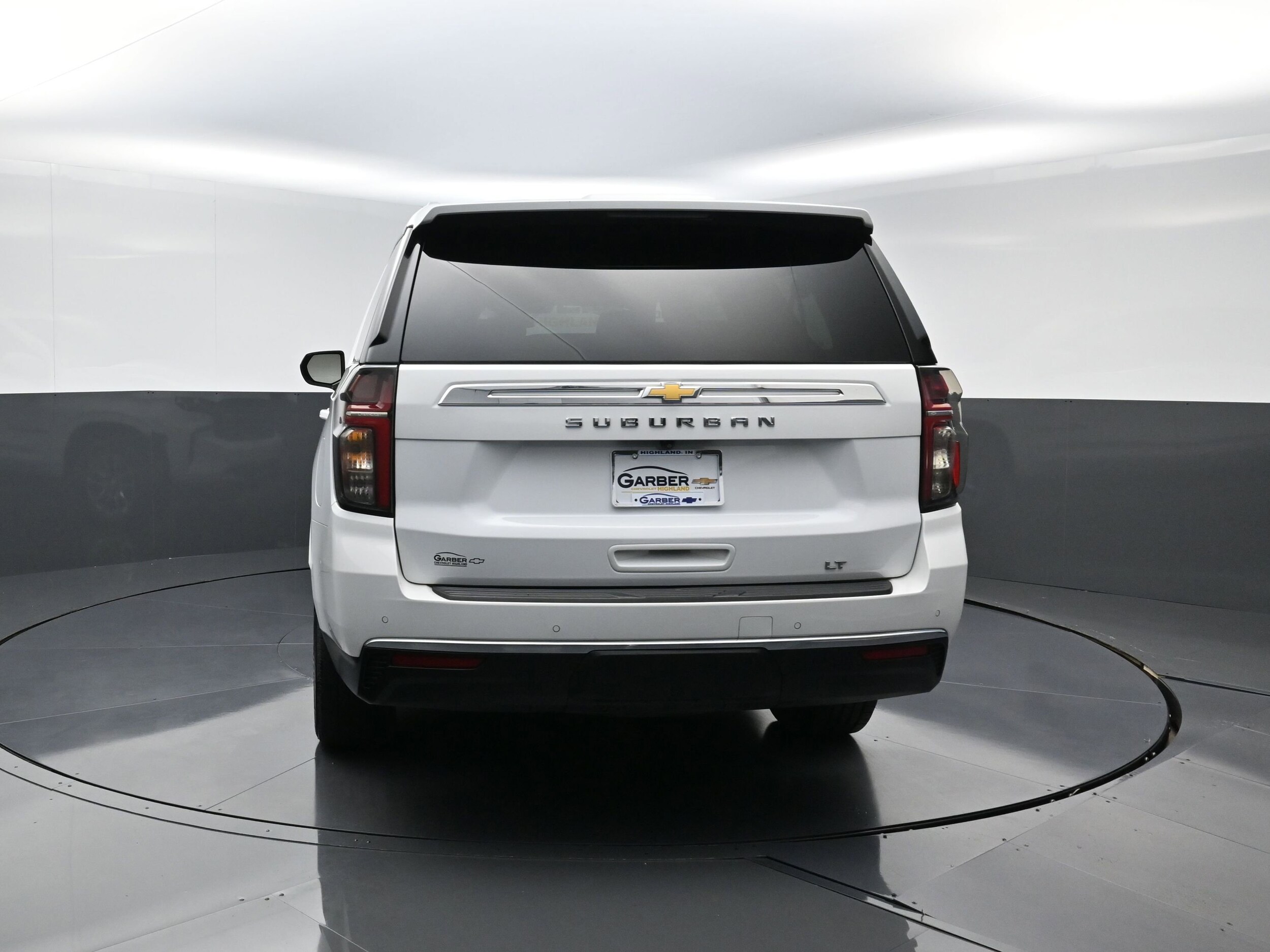 2024 Chevrolet Suburban LT photo 4