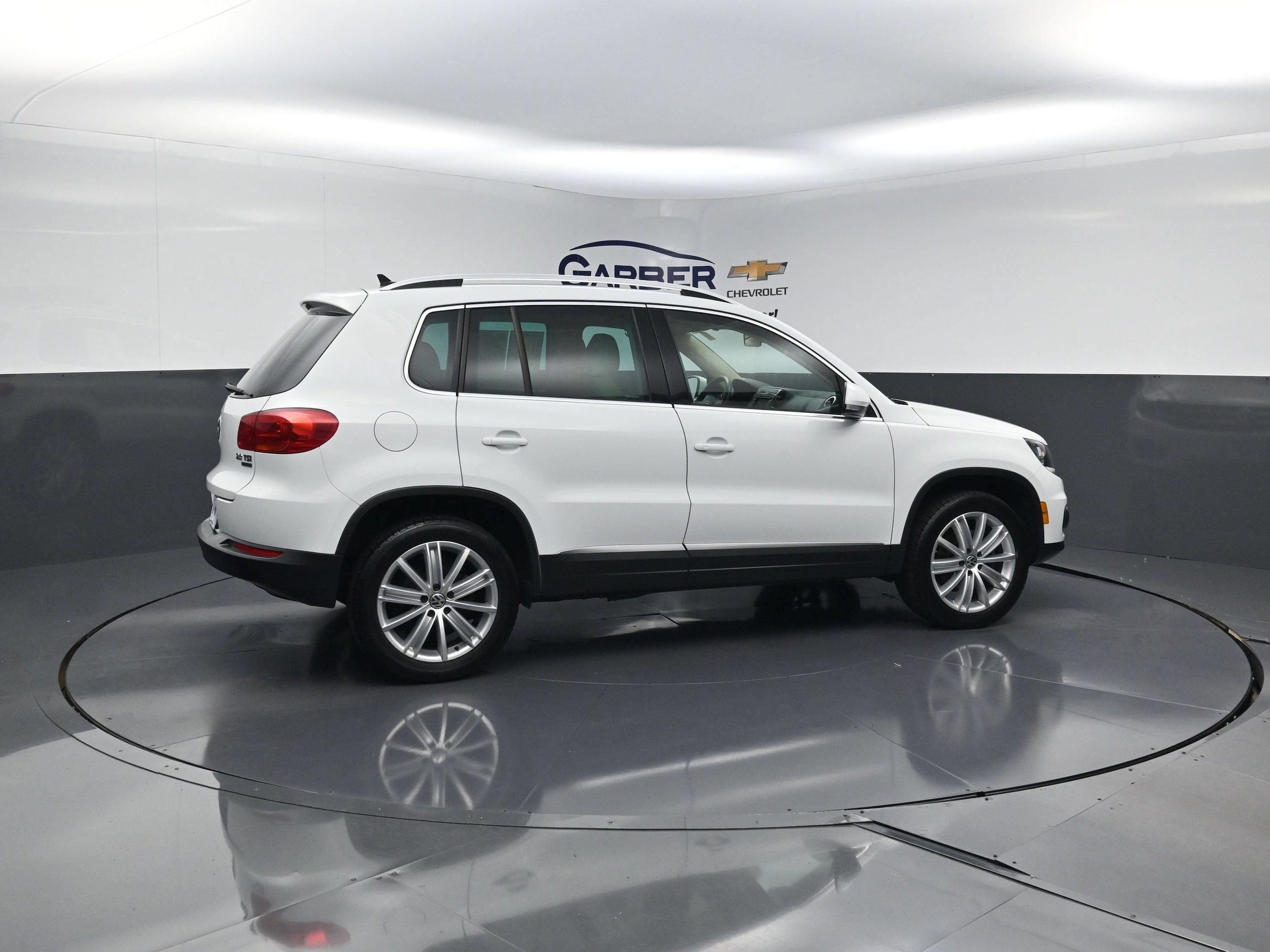 Used 2015 Volkswagen Tiguan SEL with VIN WVGBV7AX2FW560344 for sale in Highland, IN