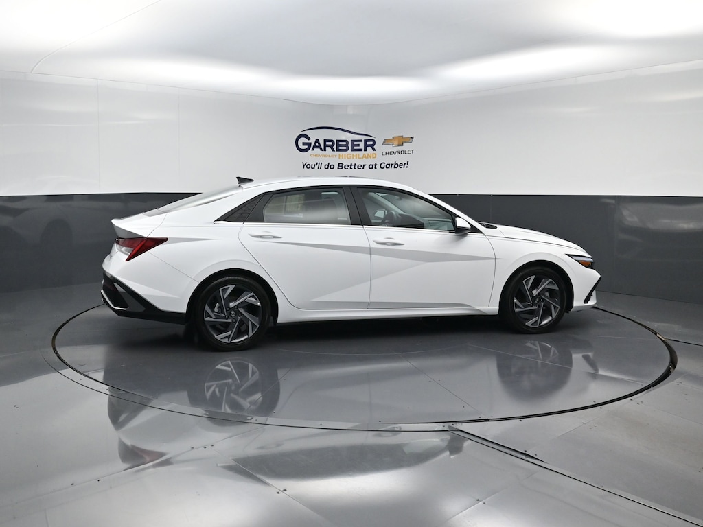 Used 2025 Hyundai Elantra Limited Sedan