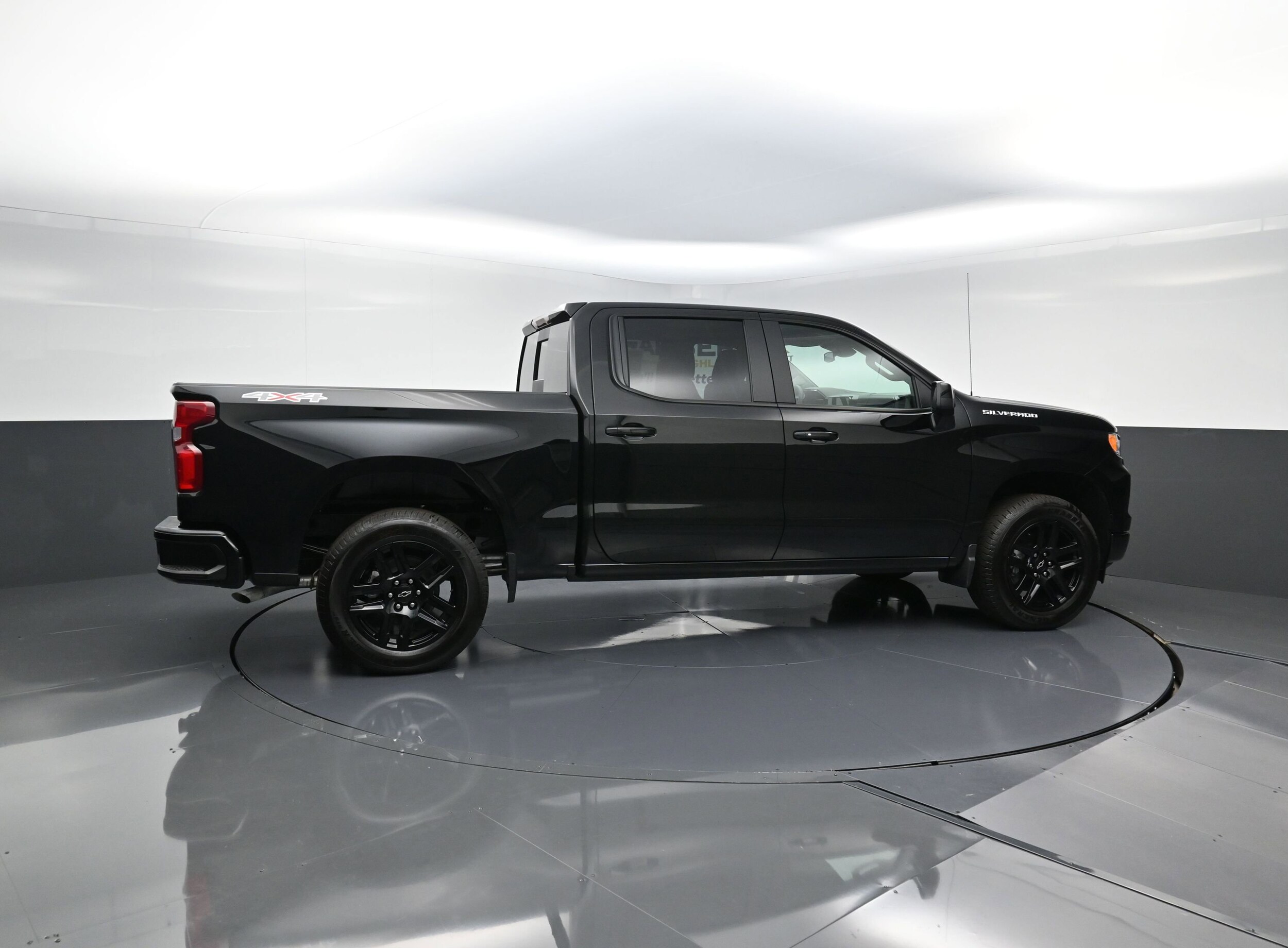 2025 Chevrolet Silverado 1500 RST photo 2