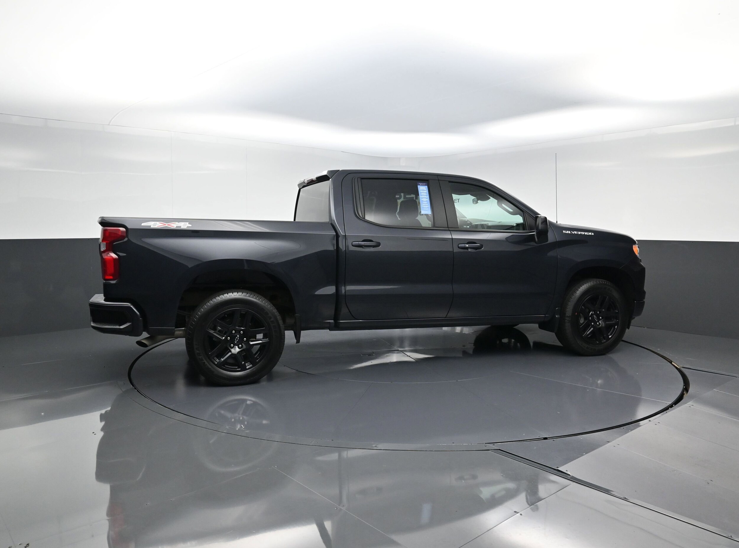 2023 Chevrolet Silverado 1500 RST photo 2