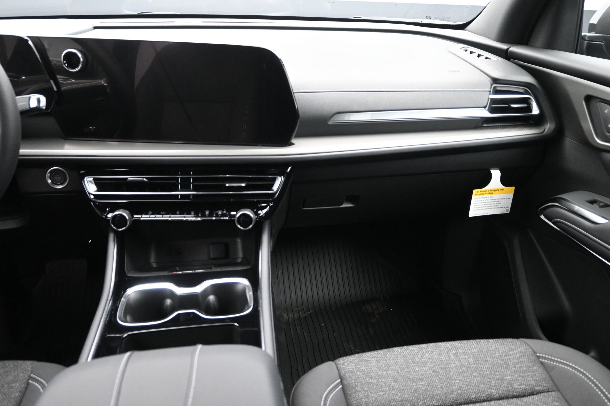 2027 Chevrolet Traverse LT - Photo 17