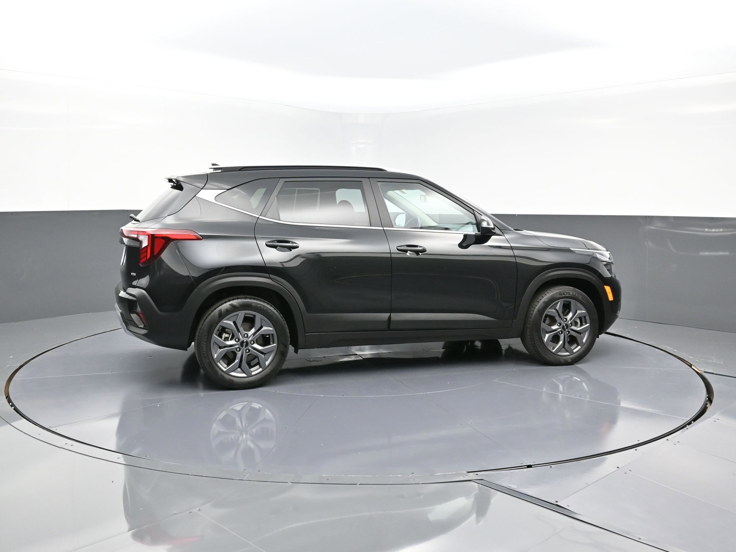Used 2024 Kia Seltos S with VIN KNDEUCAA1R7498202 for sale in Highland, IN