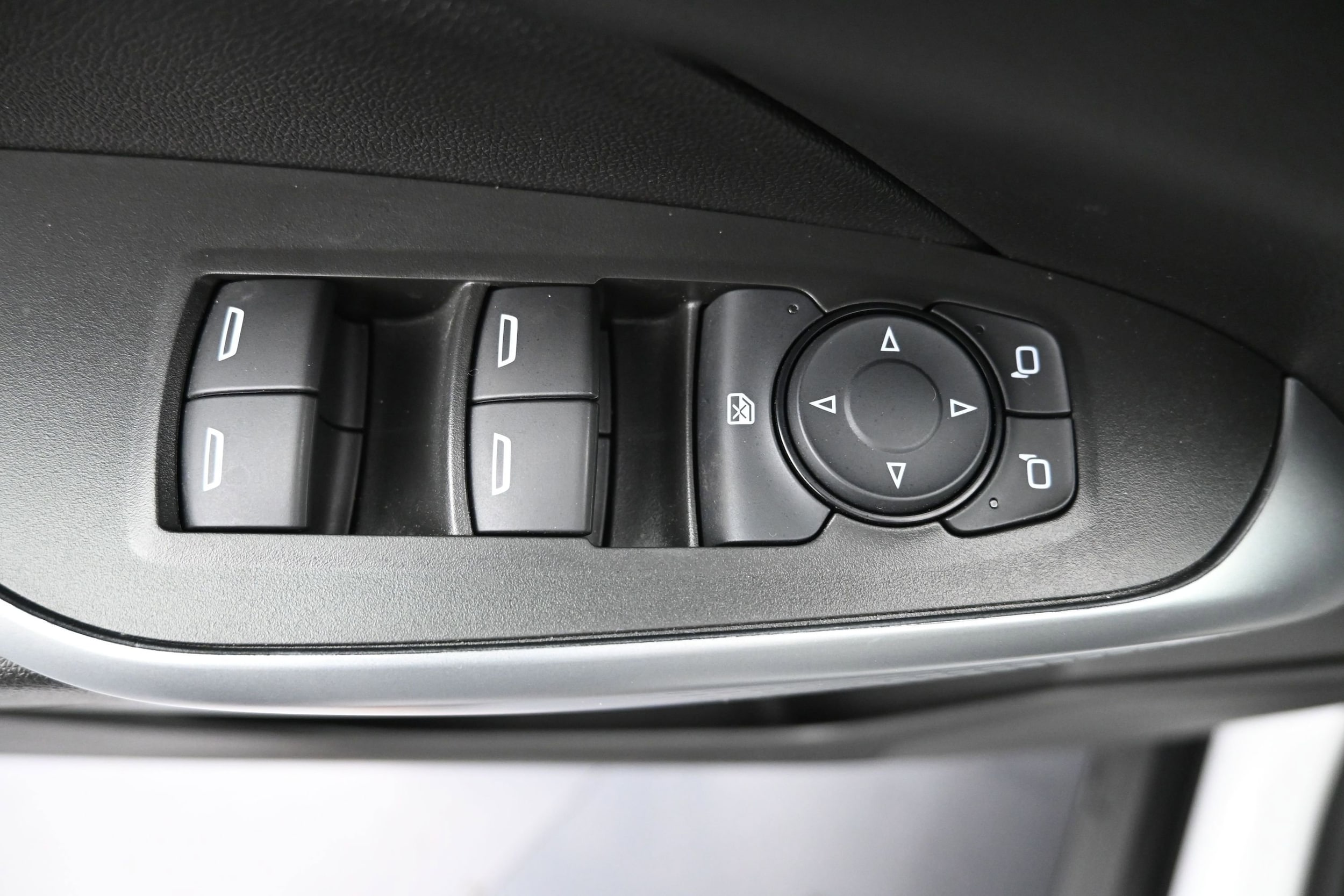 2024 Chevrolet Trax LS - Photo 23