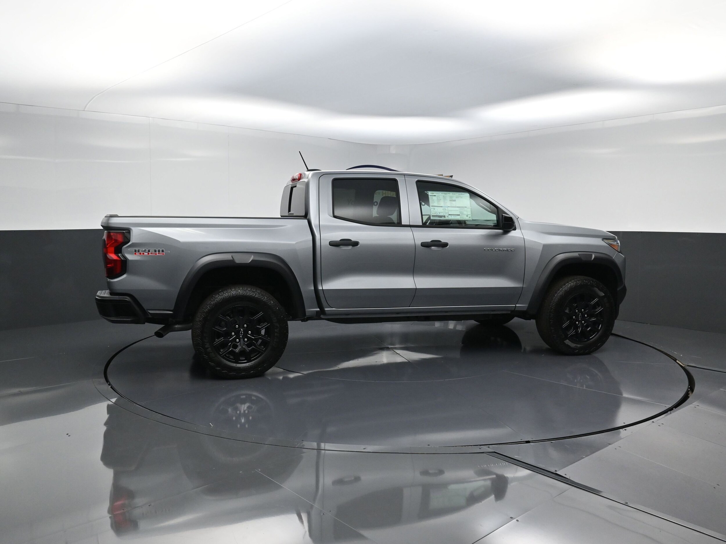 2026 Chevrolet Colorado Trail Boss photo 2