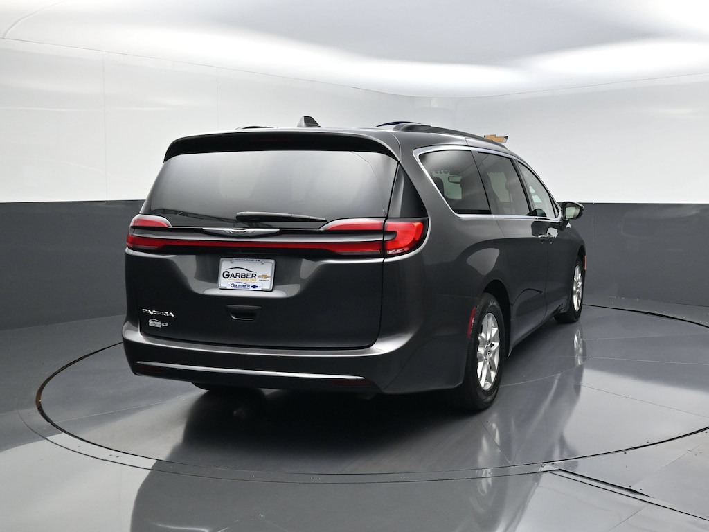 Used 2022 Chrysler Pacifica Touring L Van Passenger Van