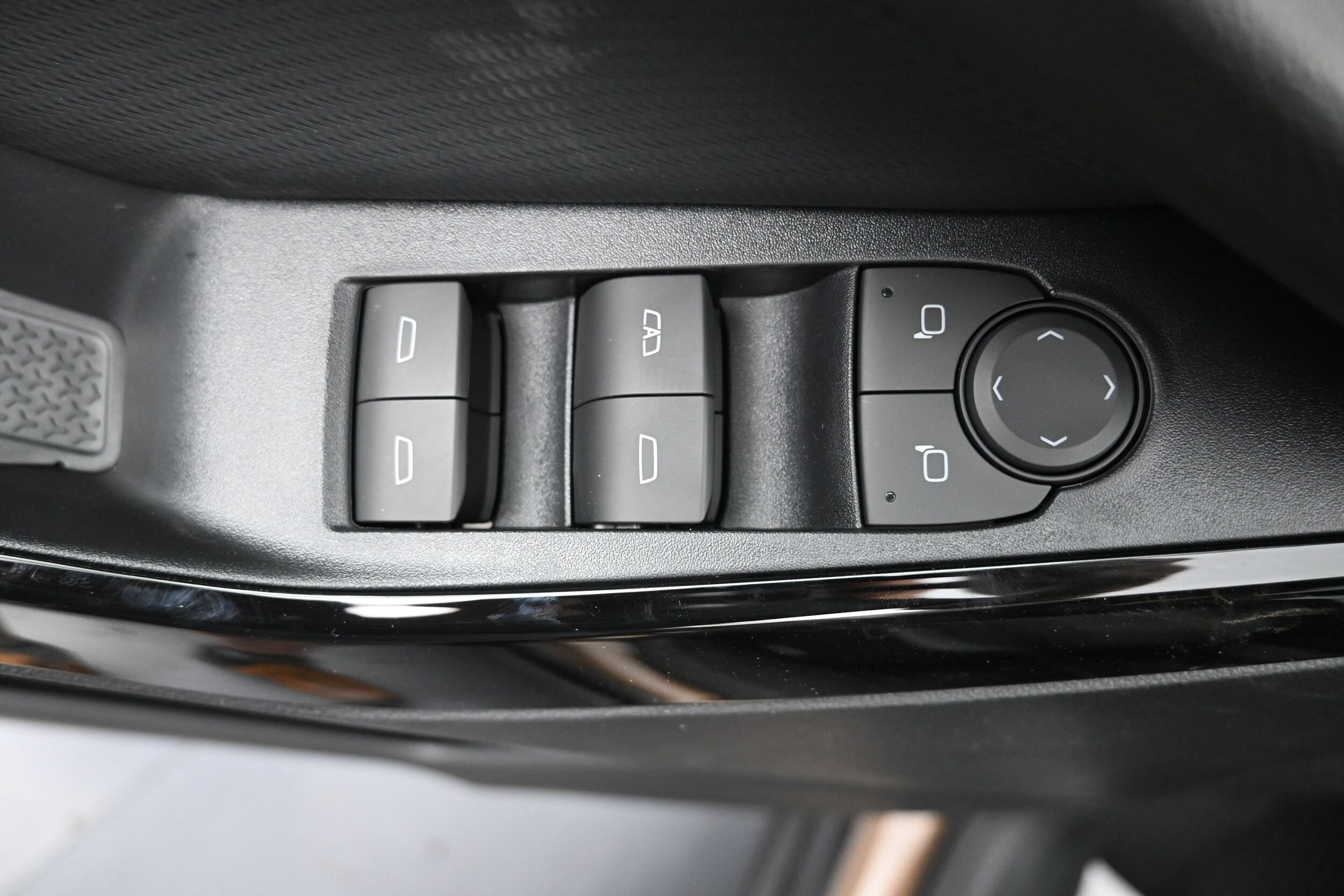 2027 Chevrolet Equinox LT - Photo 24