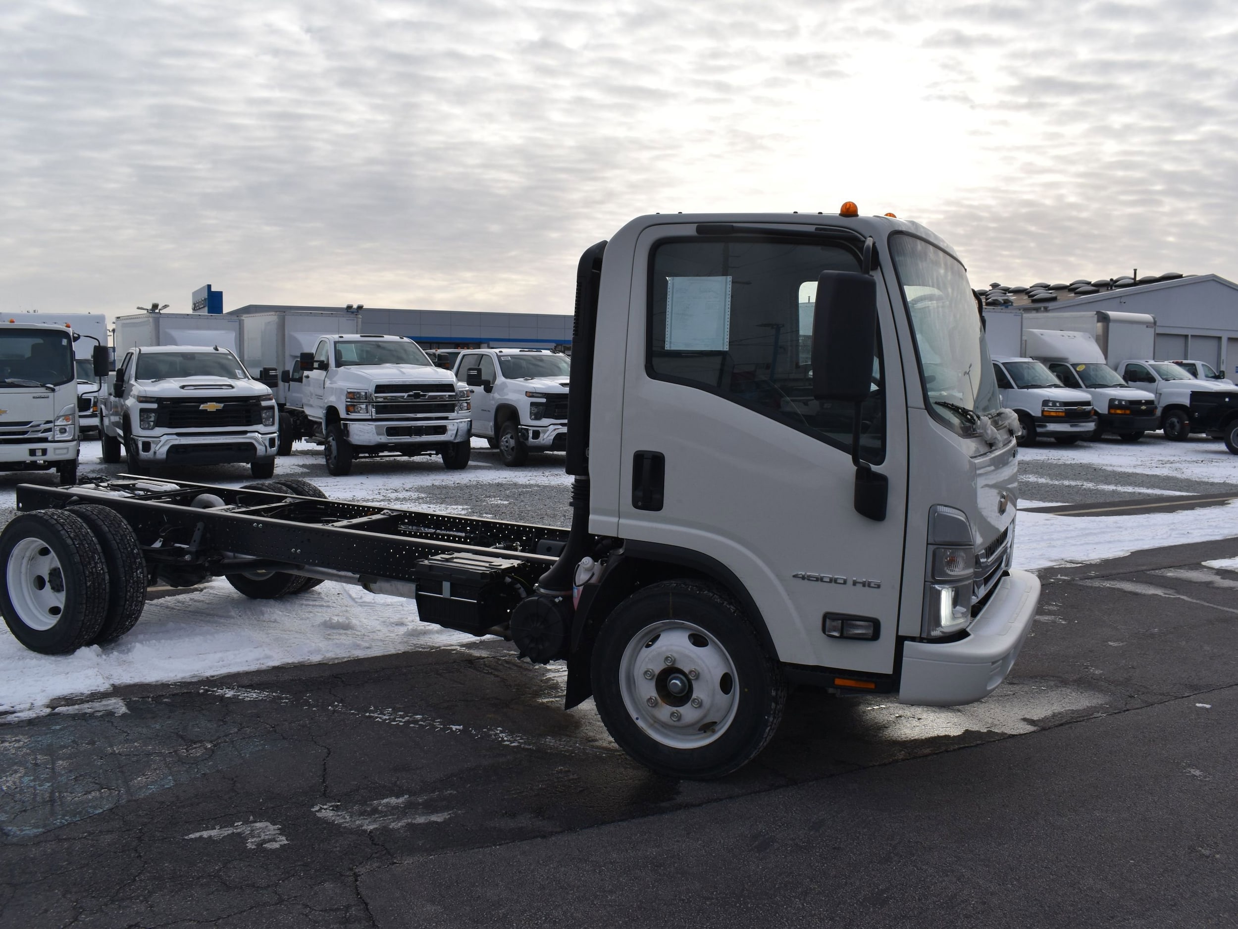 2025 Chevrolet Low Cab Forward Base's photo