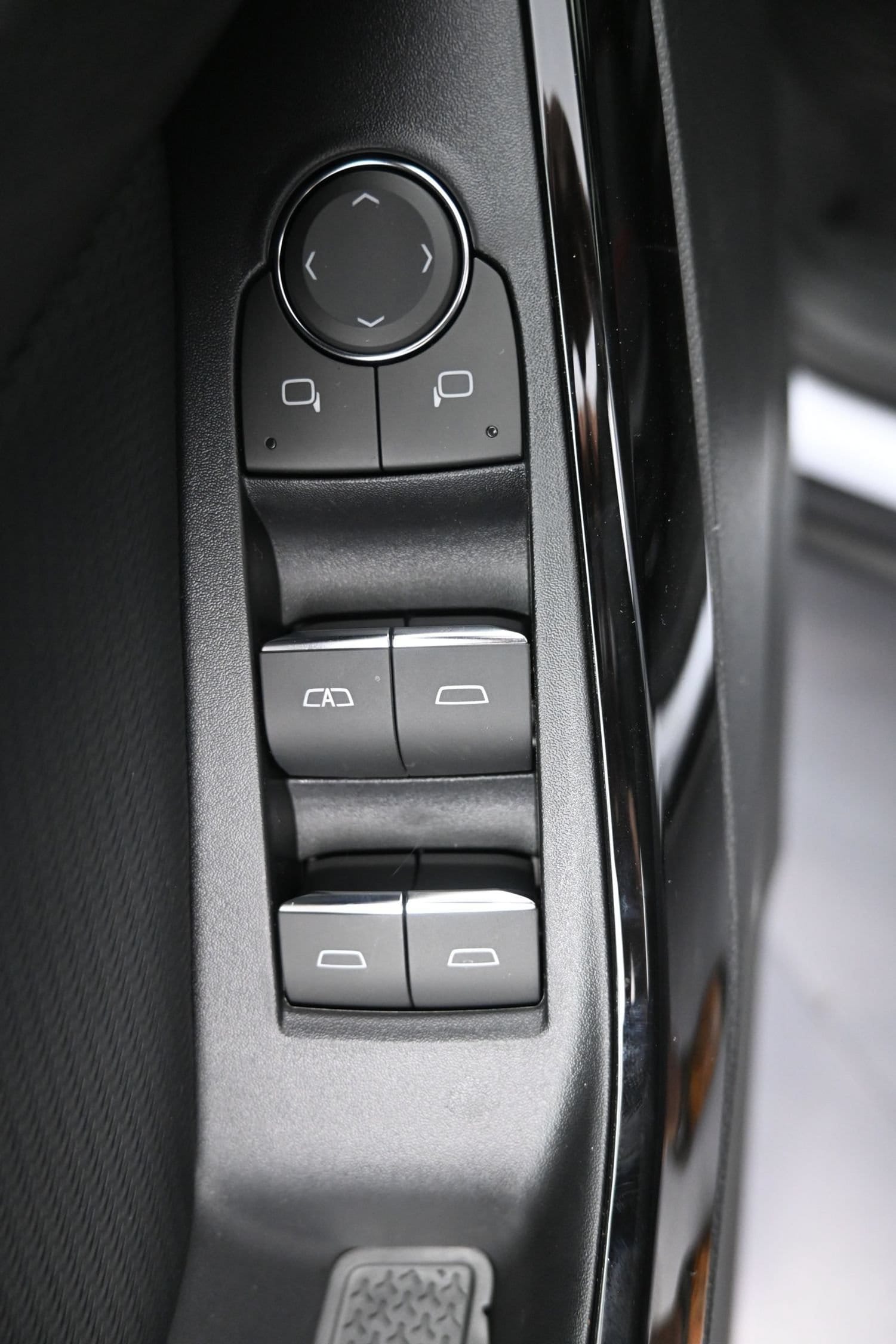 2027 Chevrolet Equinox RS - Photo 25