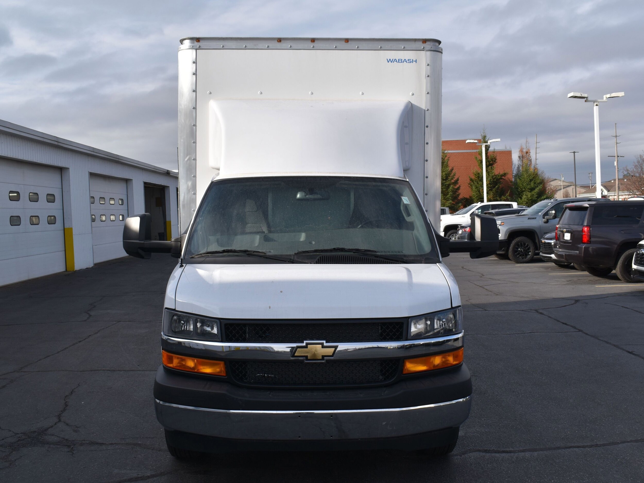 2024 Chevrolet Express Cutaway 3500 photo 2