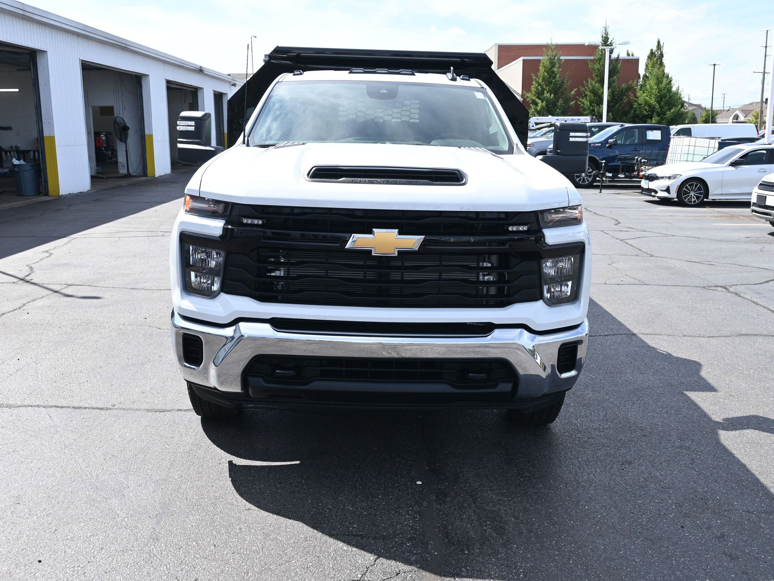 2025 Chevrolet Silverado 3500HD Work Truck photo 2