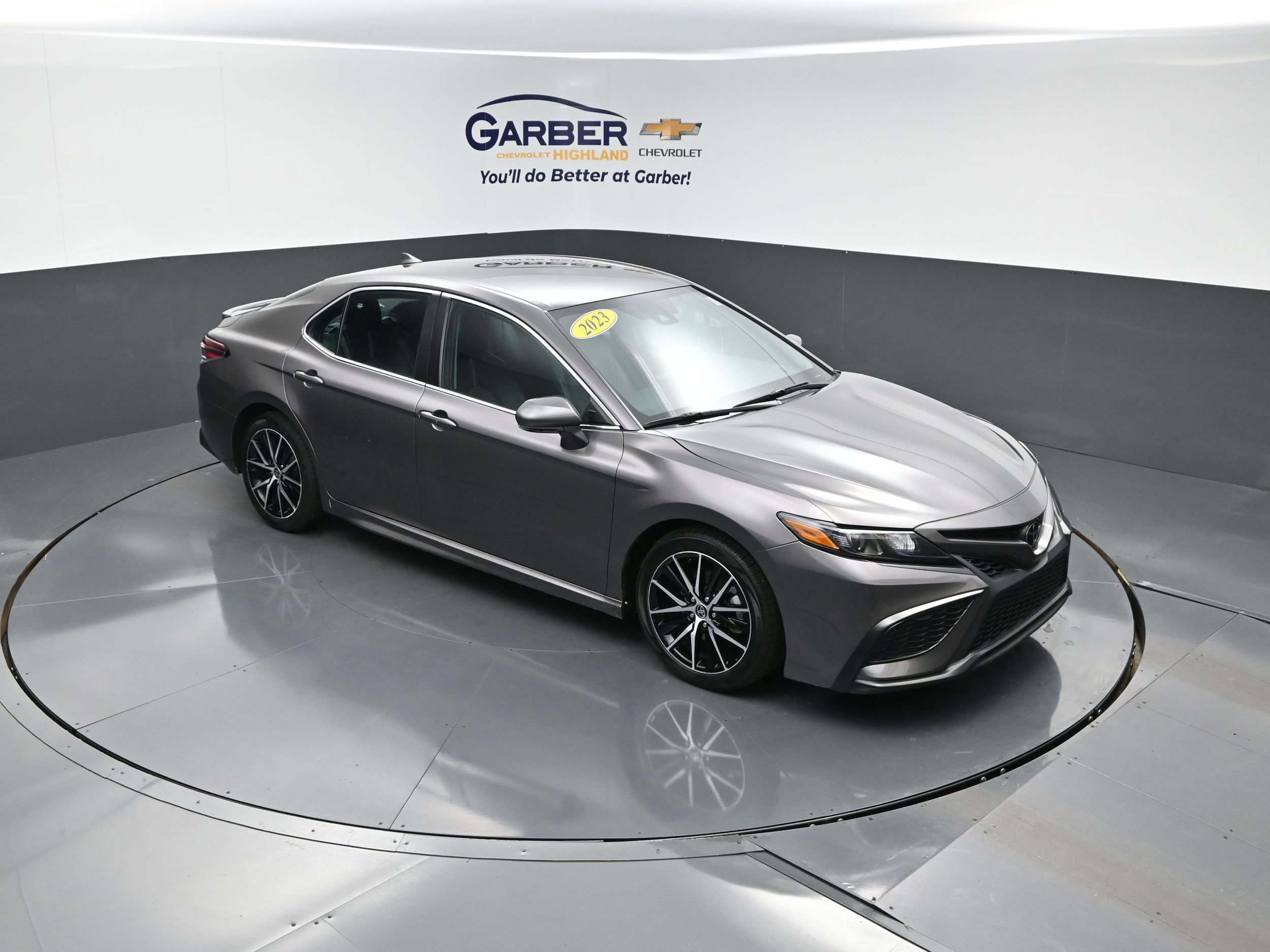 2023 Toyota Camry SE's photo