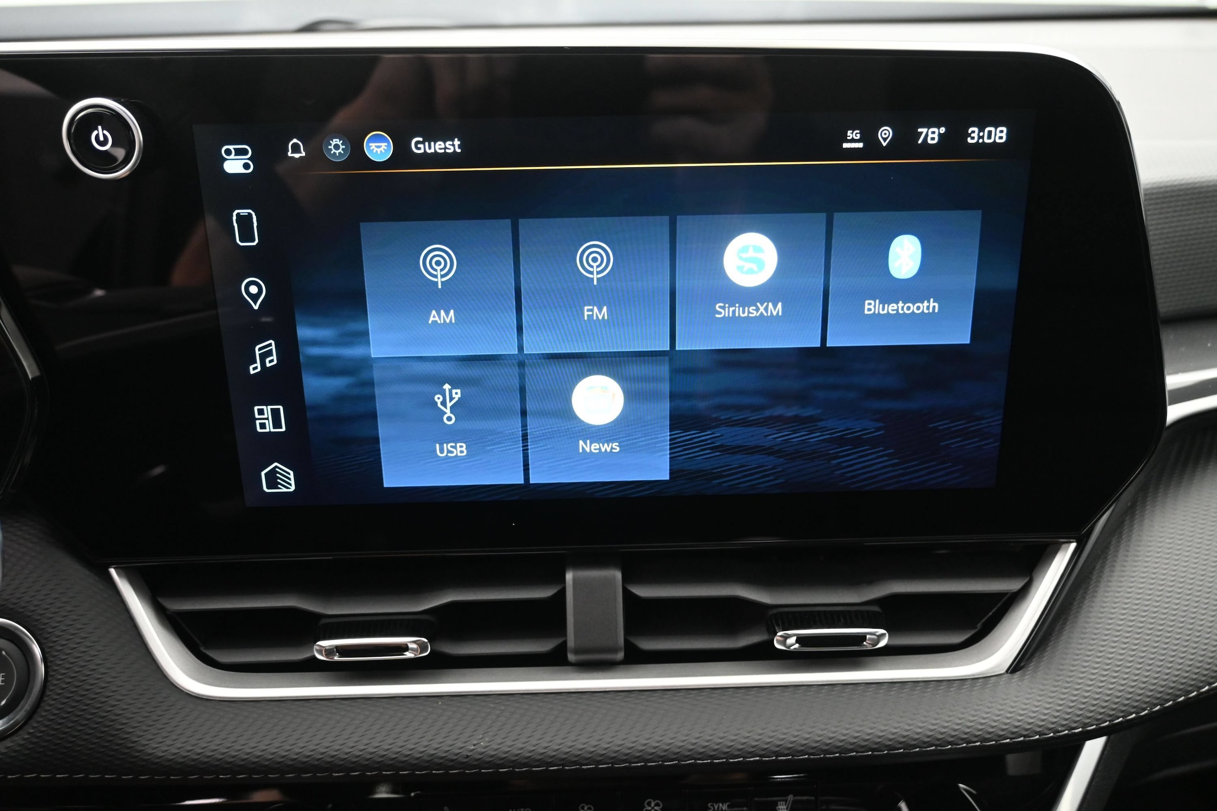 2027 Chevrolet Equinox LT - Photo 33