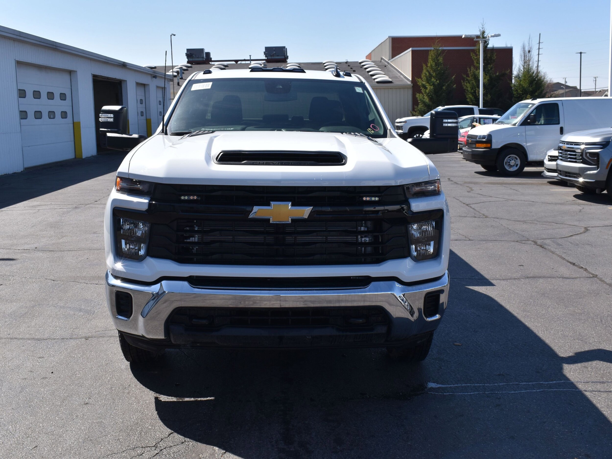 2025 Chevrolet Silverado 3500HD Work Truck photo 2