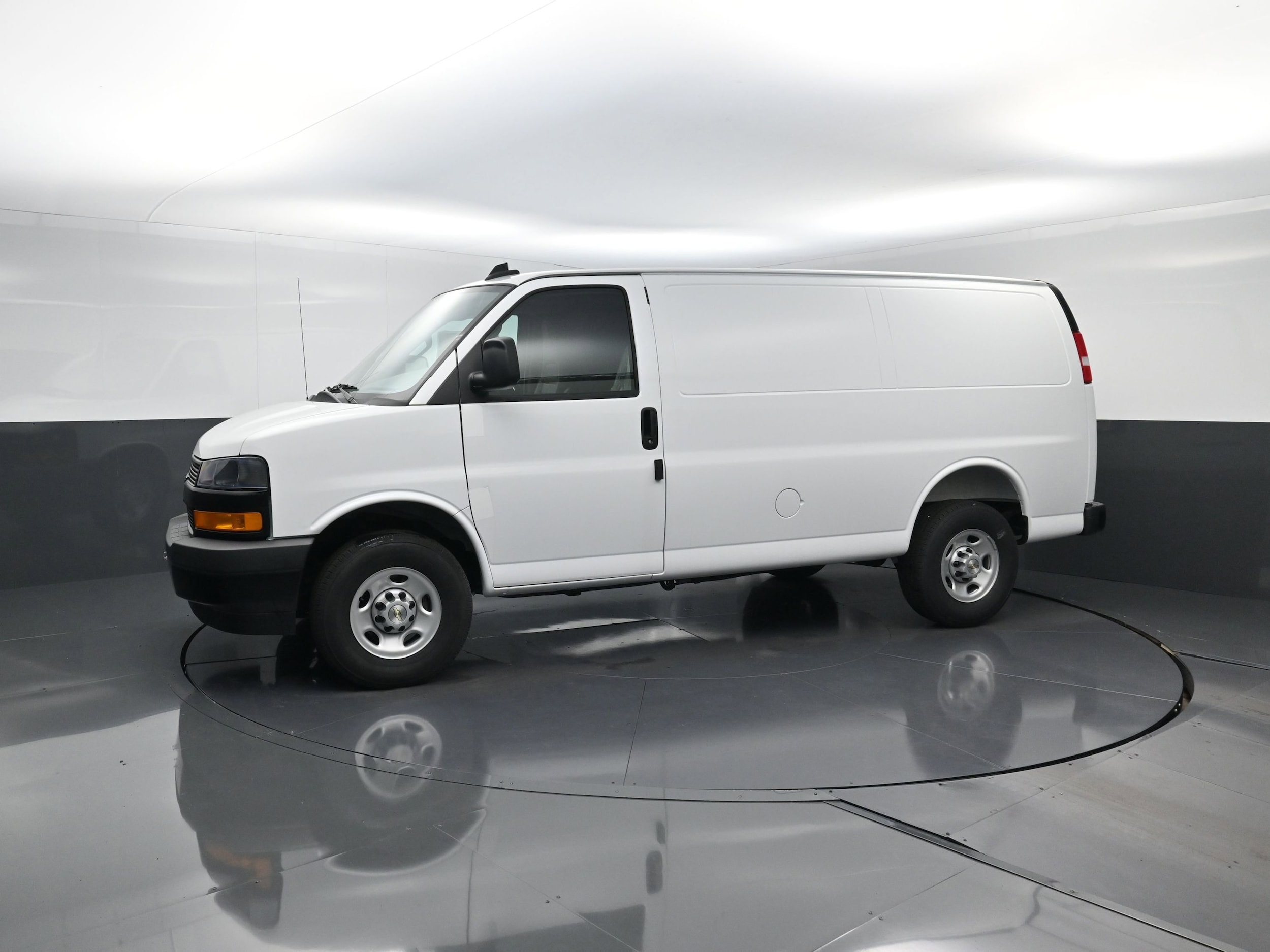 2025 Chevrolet Express Cargo Work Van - Photo 6