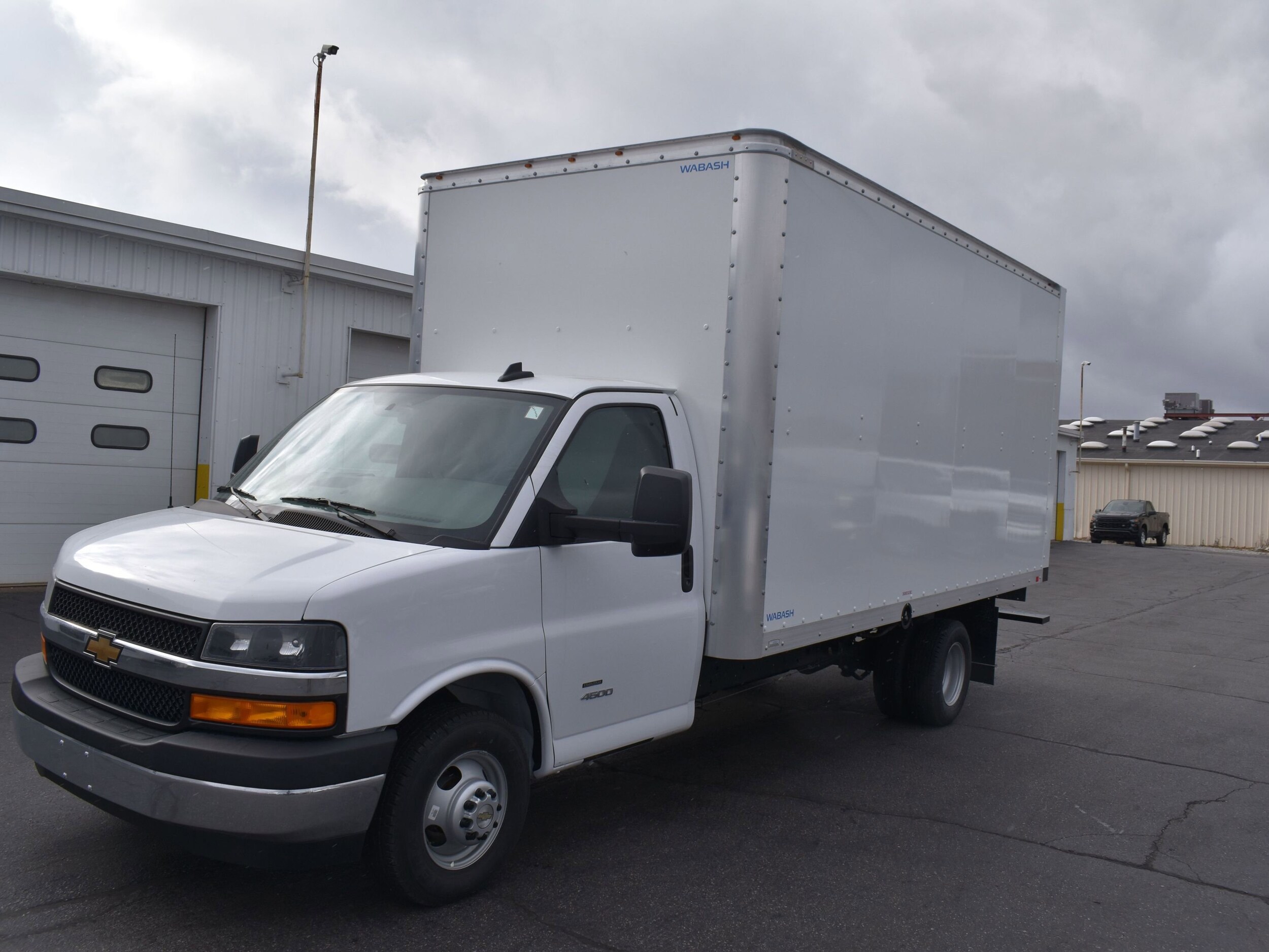 2024 Chevrolet Express Cutaway photo 3