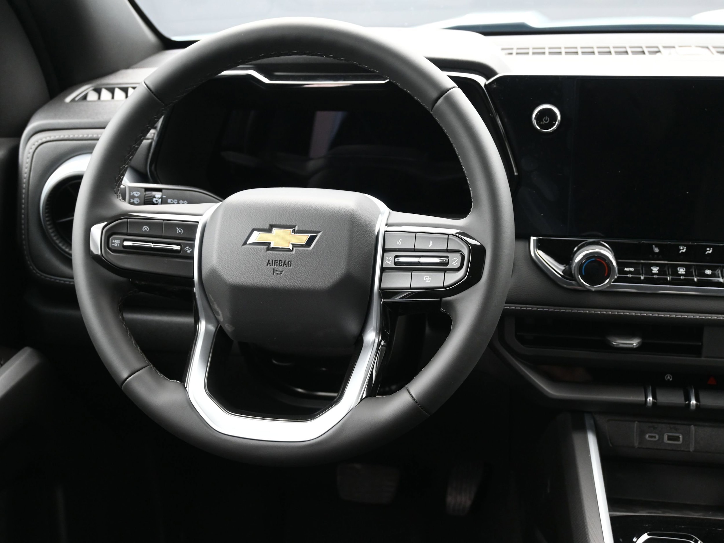 2026 Chevrolet Colorado LT - Photo 17