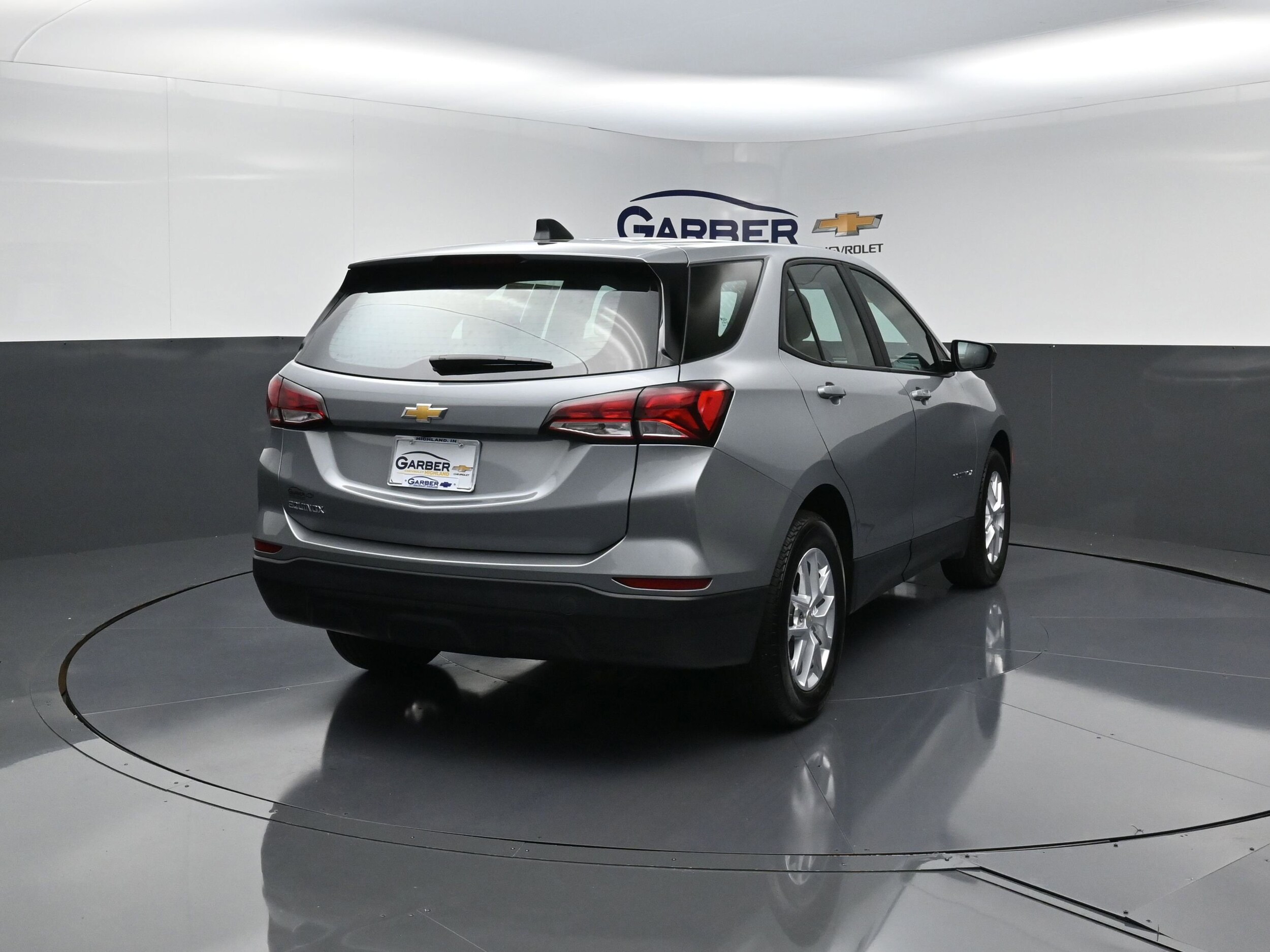 2023 Chevrolet Equinox LS photo 2