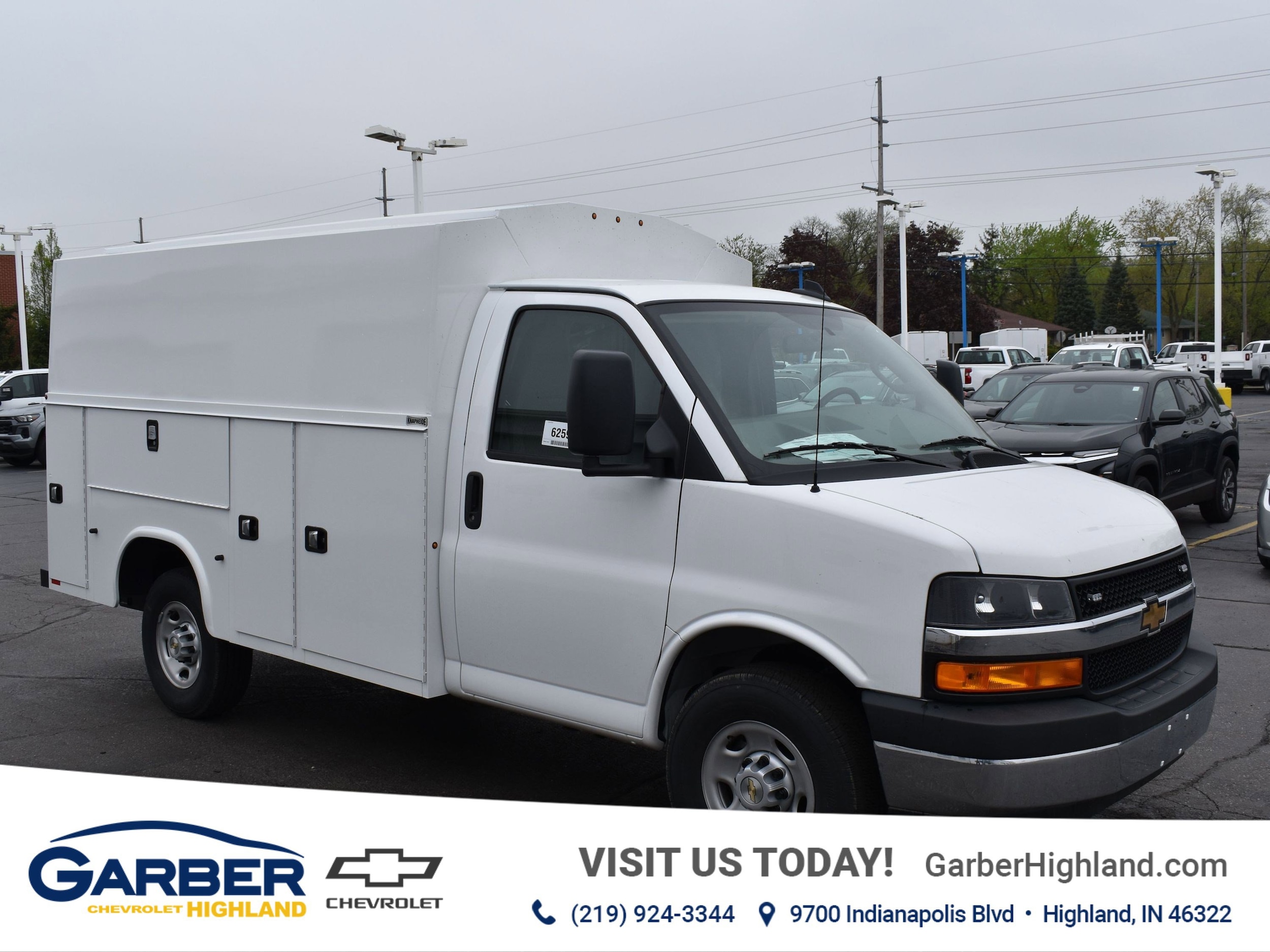 2025 Chevrolet Express Cutaway Base's photo