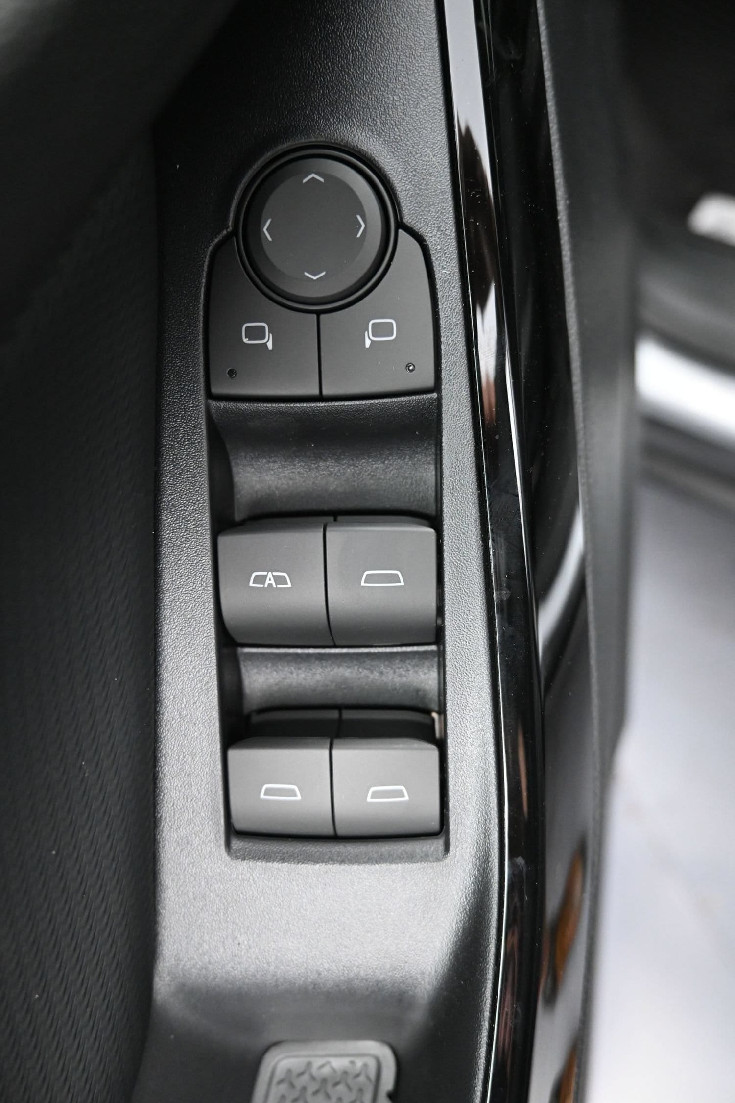 2027 Chevrolet Equinox LT - Photo 23
