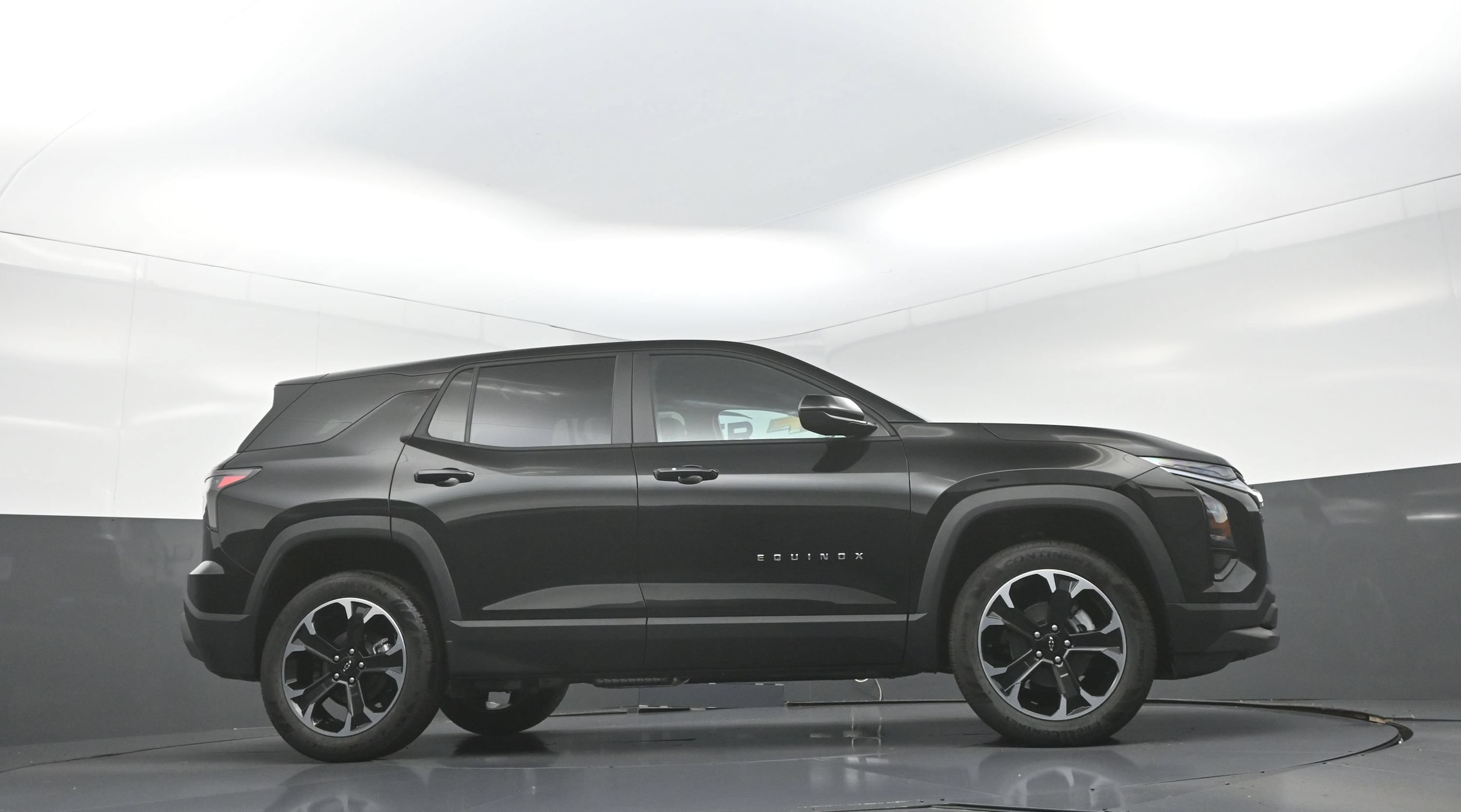 2027 Chevrolet Equinox LT - Photo 9