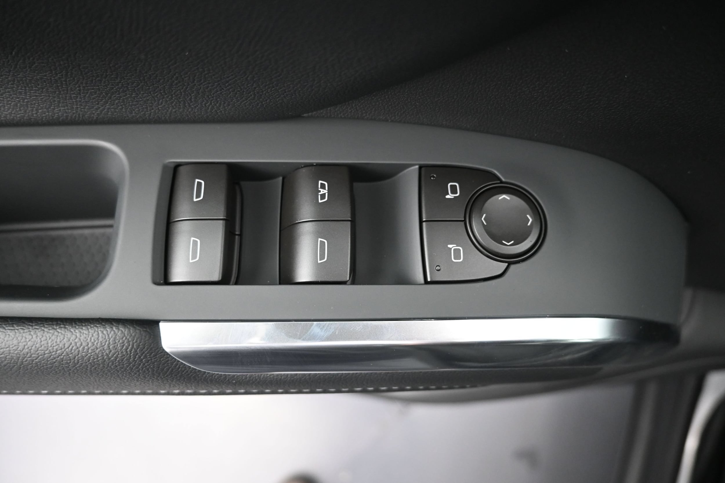 2027 Chevrolet Traverse LT - Photo 23