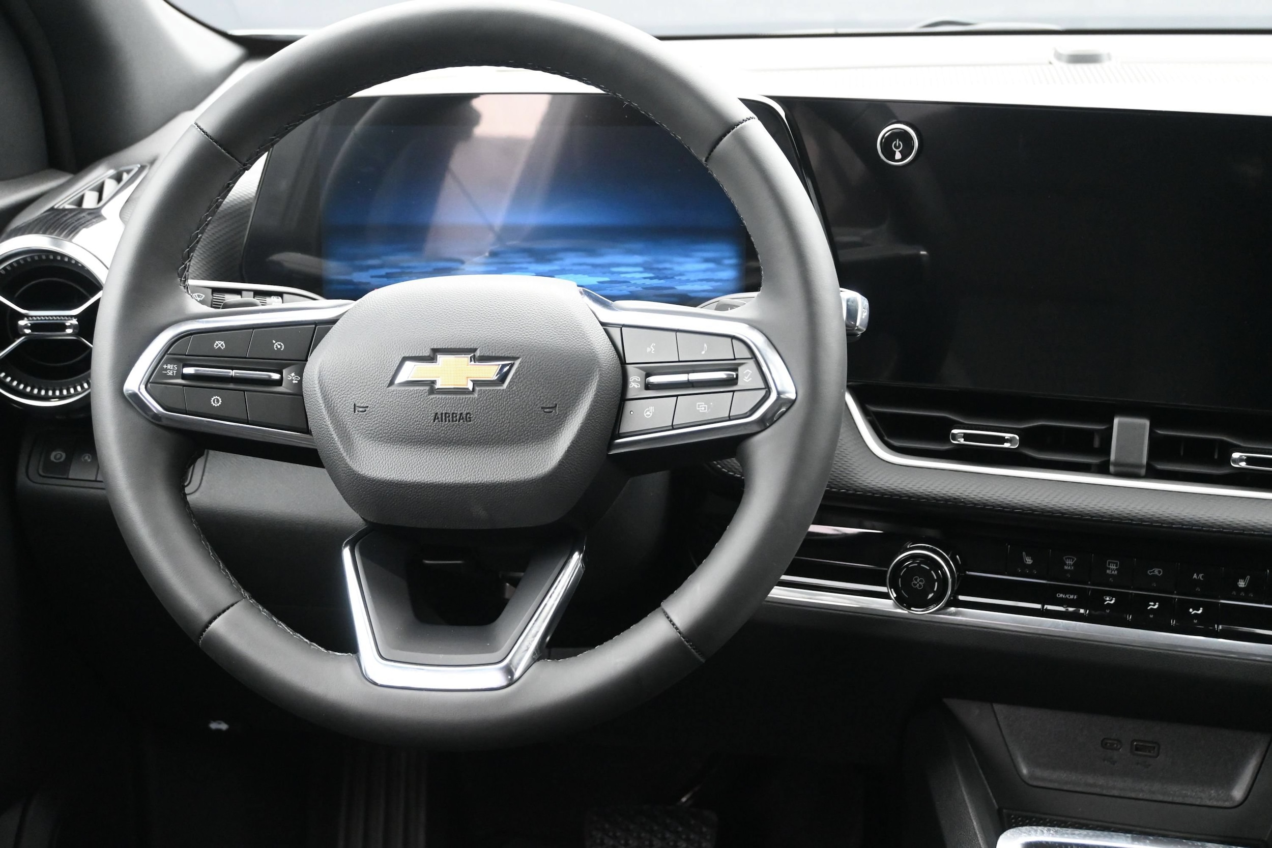 2027 Chevrolet Equinox LT - Photo 17
