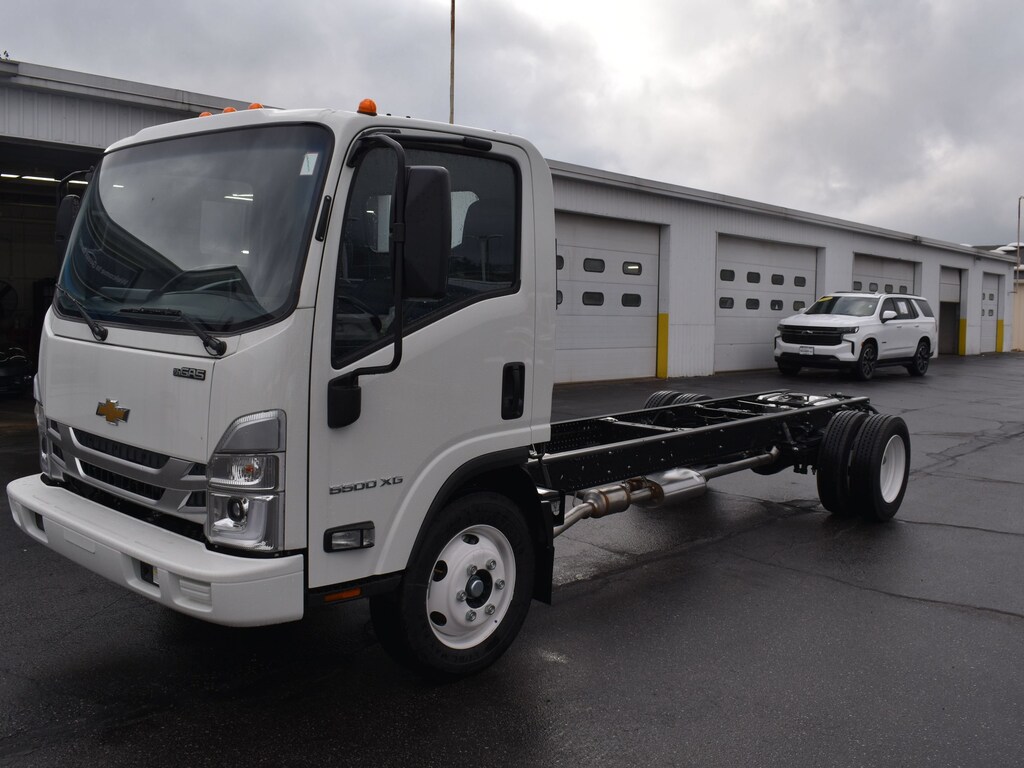 New 2025 Chevrolet Low Cab Forward 5500 XG 2WD Reg Cab 176 Truck