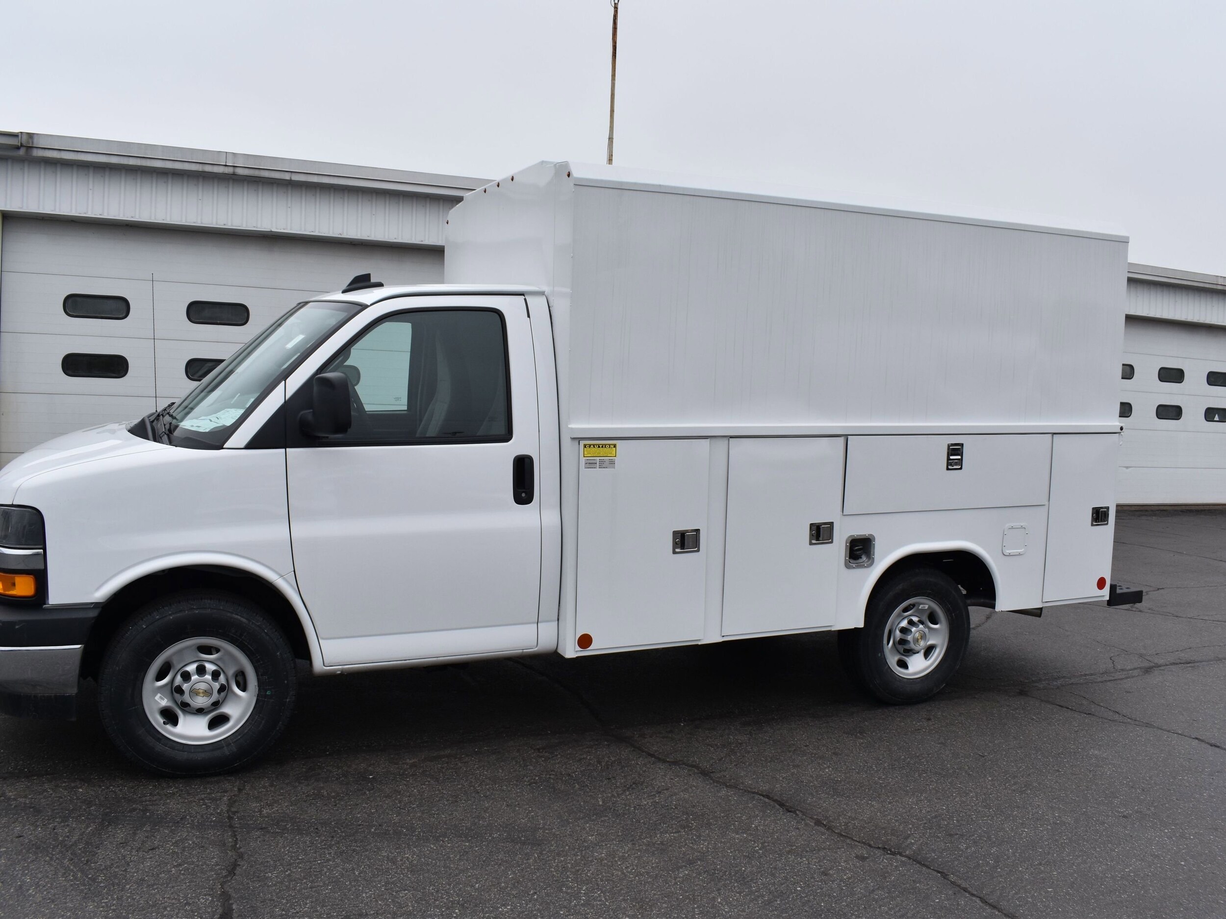 2024 Chevrolet Express Cutaway 3500 photo 4