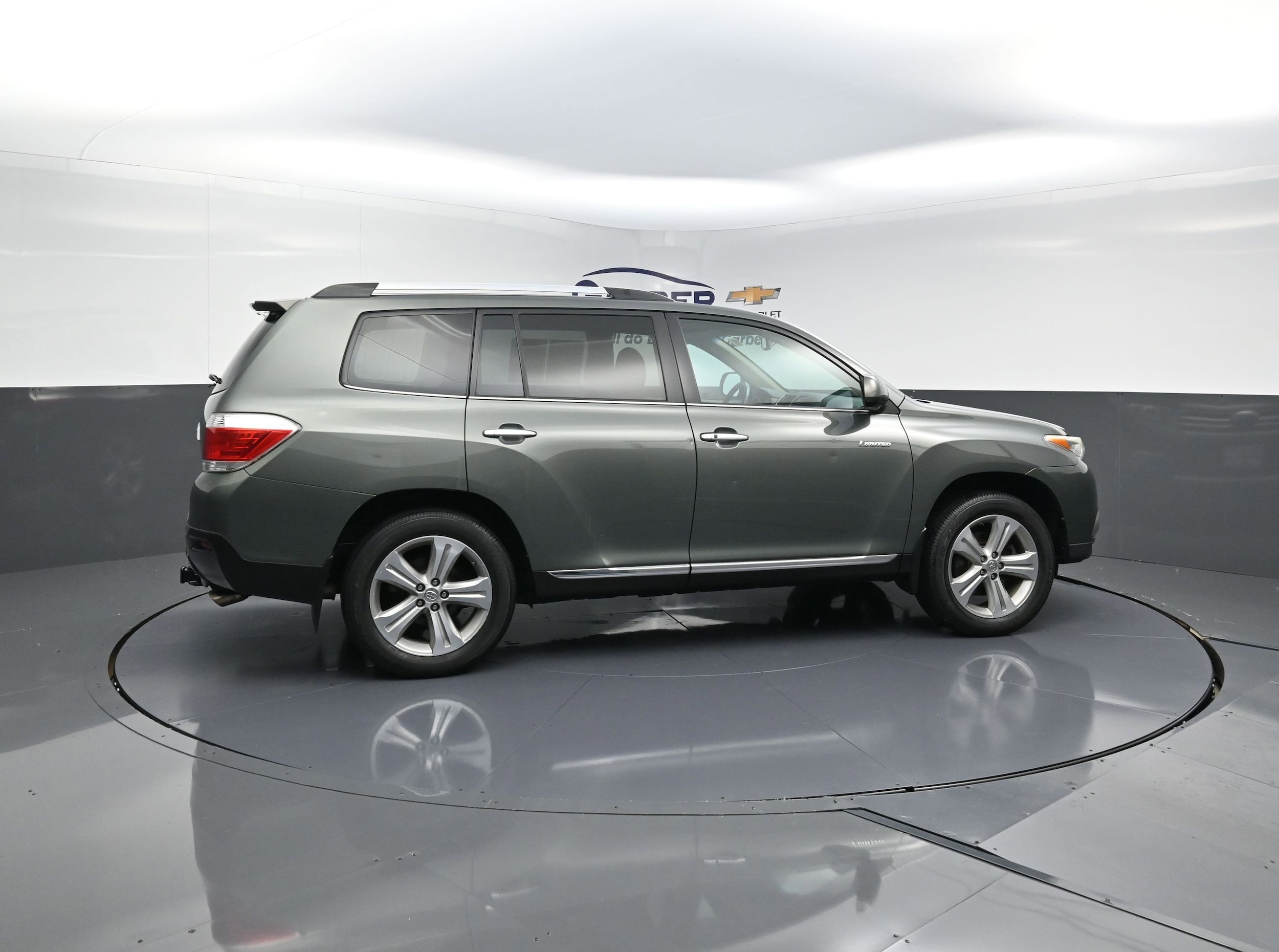 Used 2013 Toyota Highlander Limited with VIN 5TDDK3EH5DS268637 for sale in Highland, IN
